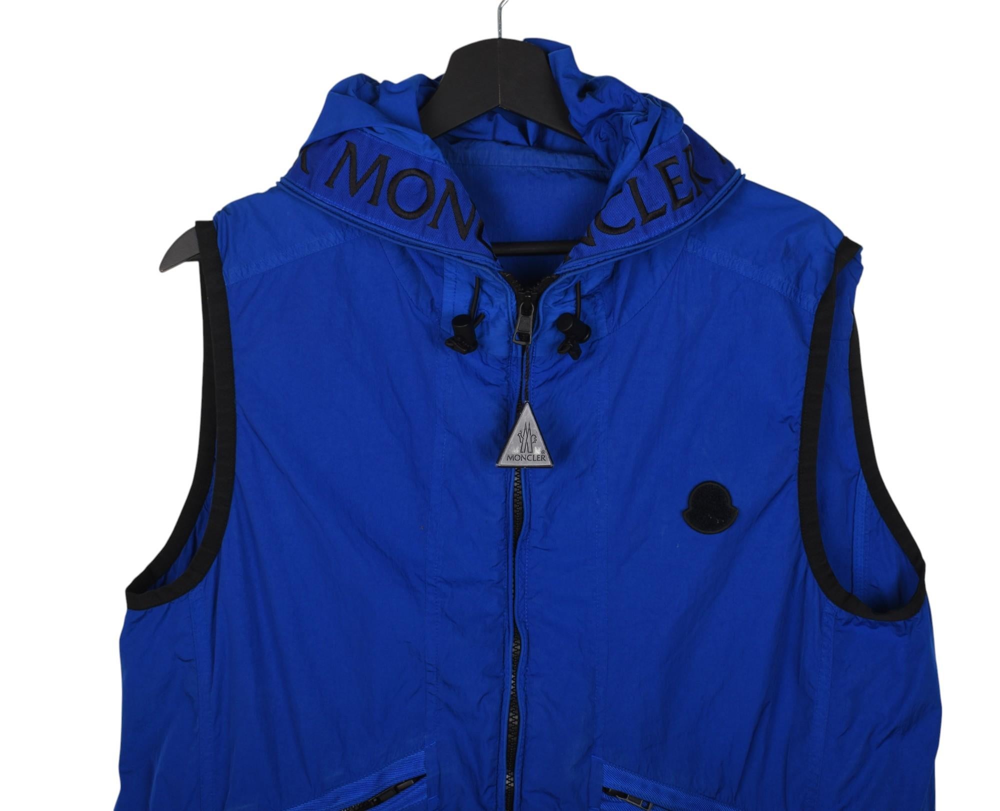 Compruebe mis otros listados. Tiene a la venta mucha más ropa de diseño. Abierto a cualquier oferta.
Artículo en venta 100% auténtico Chaleco Moncler Touques Monteint Line Hombre, S1446, SE8
Color: azul
(El color real puede variar un poco debido a