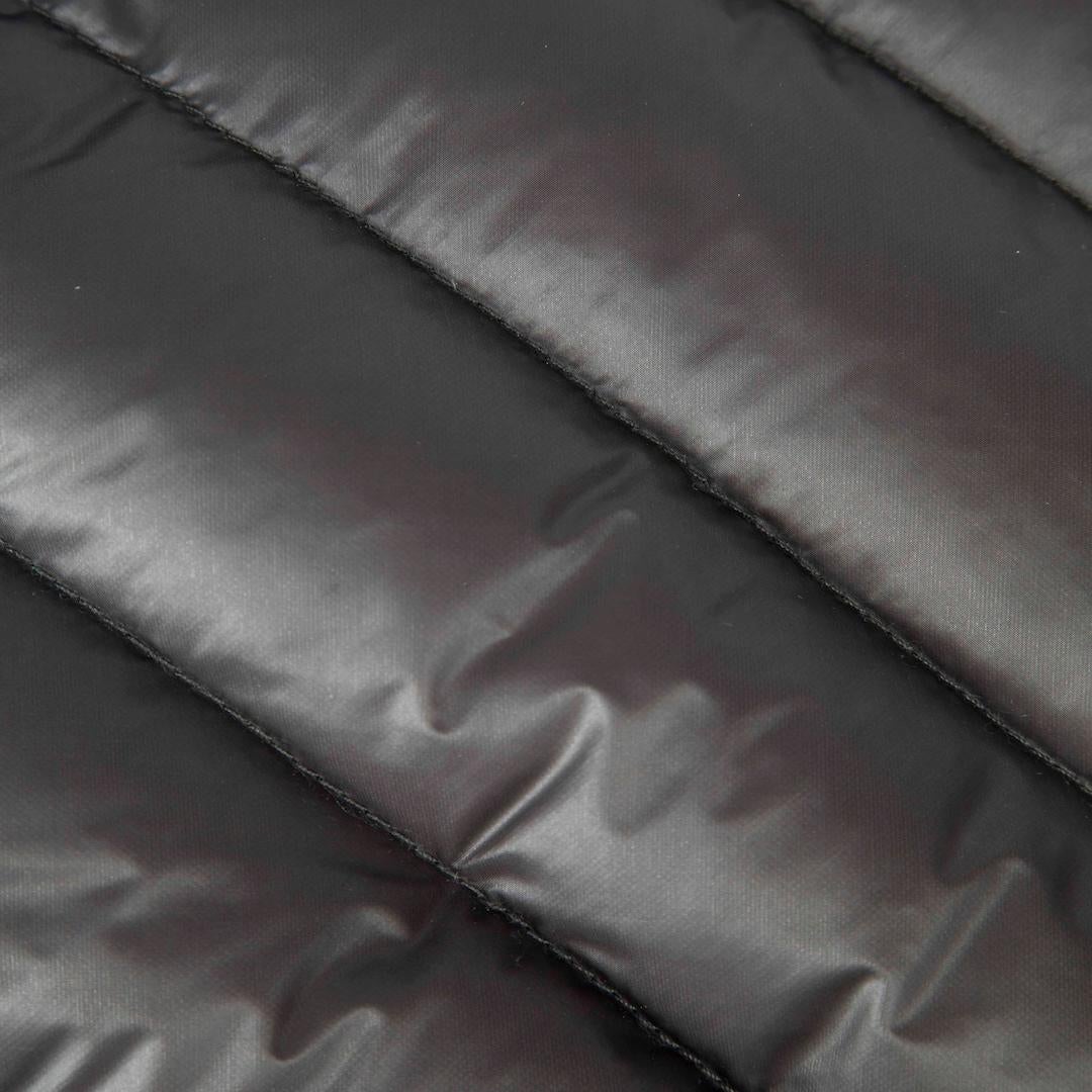 Moncler Moncler Grenoble Schwarz gesteppt Waschbär Pelz Hood Puffer Mantel Größe XS Damen im Angebot