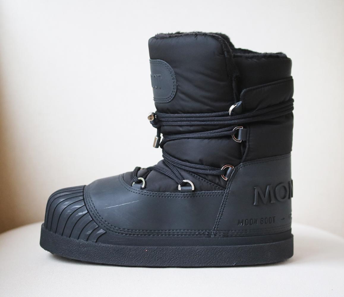 Cold-weather experts Moon Boot and Moncler have joined forces to bring you the Uranus boots, a fail-safe option to take on the snow in style. Crafted in Italy with a durable rubber sole, this lace-up style is lined with faux fur for the ultimate in
