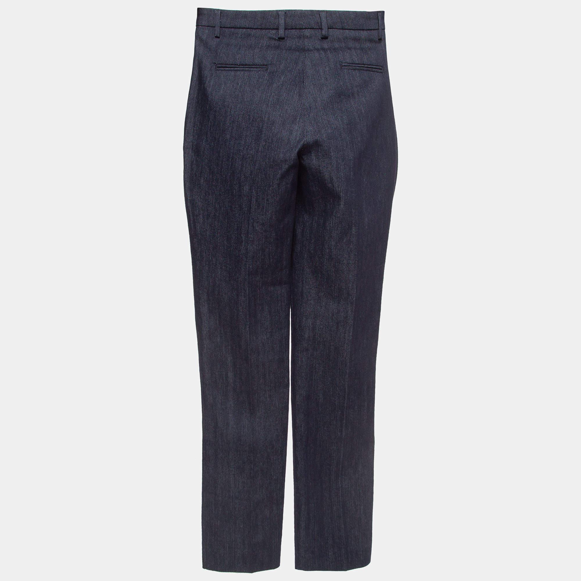Un jean impeccablement taillé est un élément essentiel d'une garde-robe bien organisée. Ces jeans de créateurs sont finement cousus pour vous donner le look désiré et un confort tout au long de la journée.