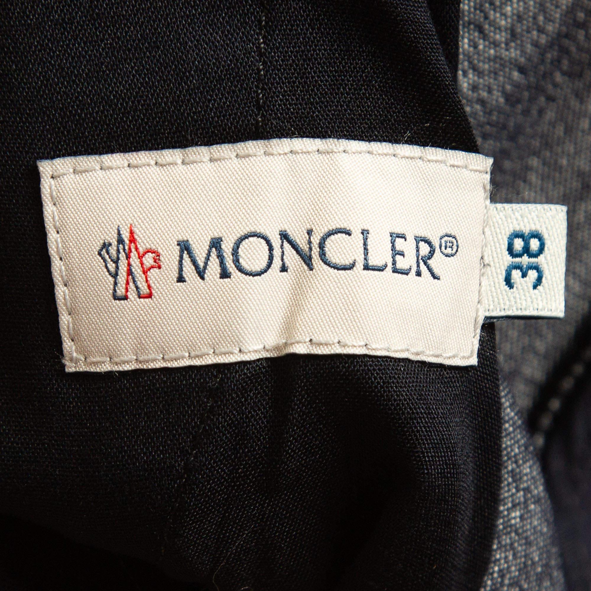 Moncler Blue Navy Denim Slim Fit Jeans M Waist 28''. Excellent état - En vente à Dubai, Al Qouz 2