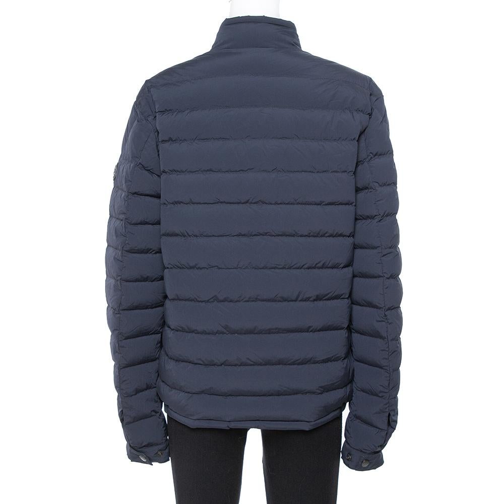 The Acorus jacket has been designed by Moncler to accompany you all day long. Made from high-quality materials, the quilted down jacket promises breathable comfort and versatility. It features a front zip closure, long sleeves, and pockets.

