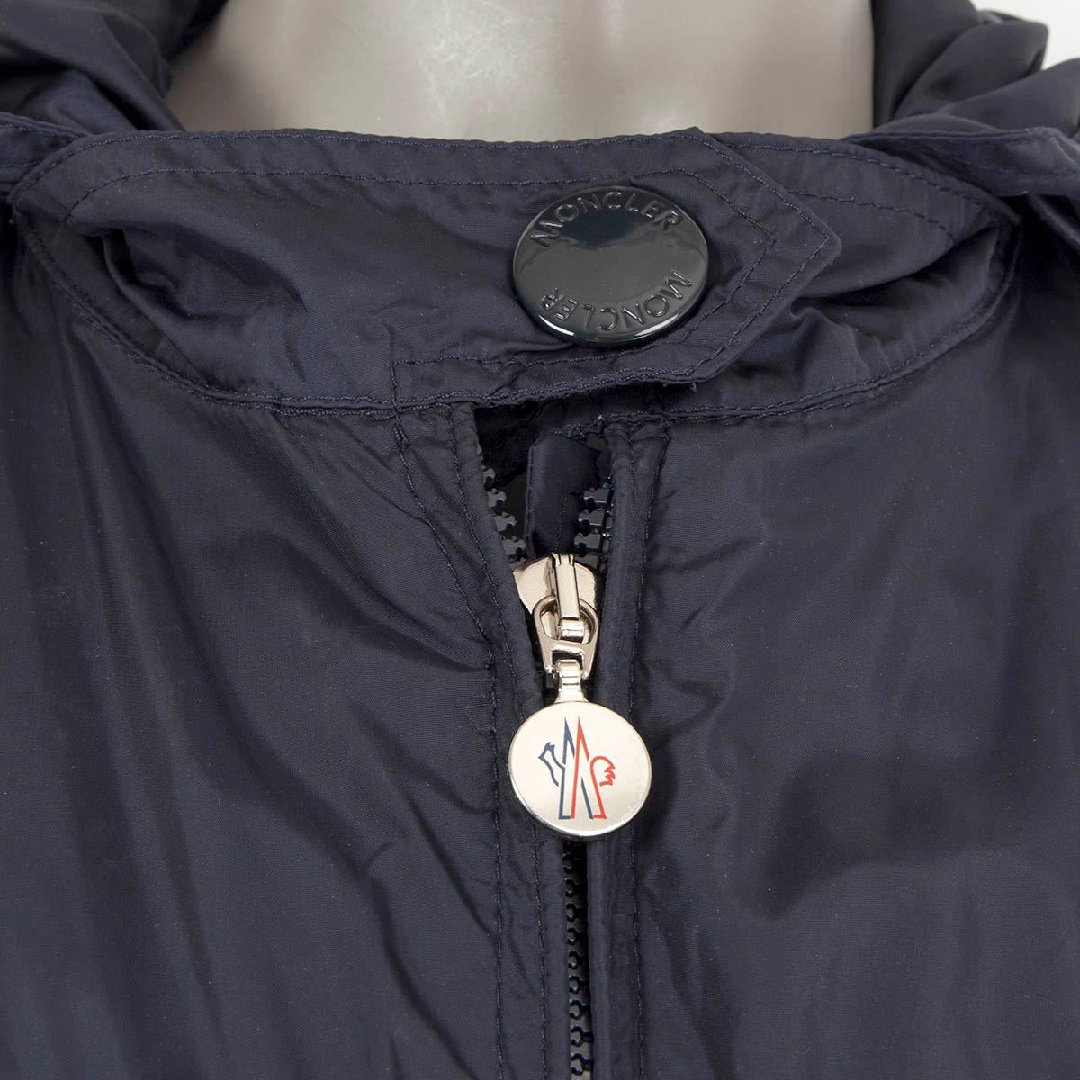 MONCLER Giacca a vento con cappuccio in poliammide blu navy 2 M In condizioni ottime in vendita a Zürich, CH