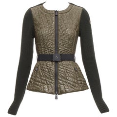 MONCLER chaqueta acolchada verde marino con mangas acanaladas y cinturón XS