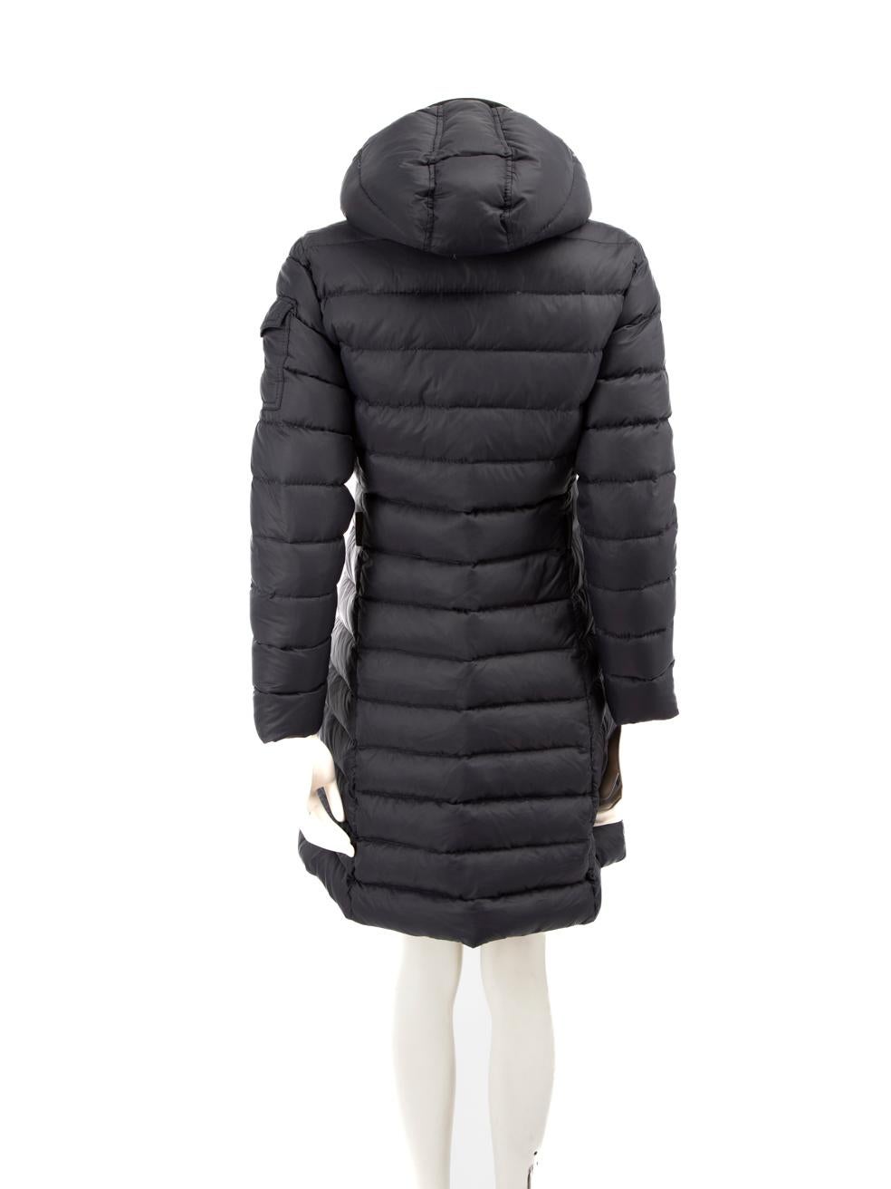 Nero Moncler Navy Cappotto lungo con cappuccio staccabile taglia M. in vendita