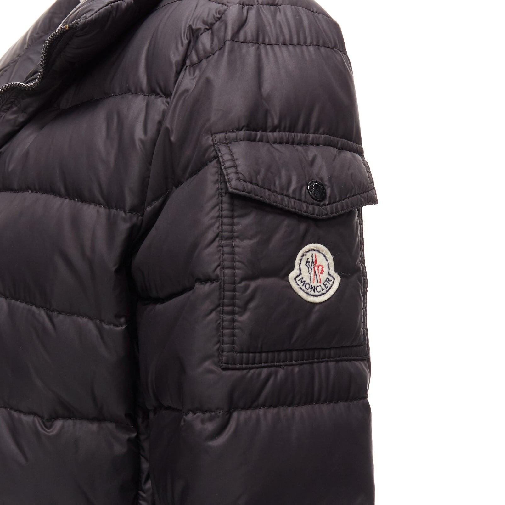 MONCLER Norme Afnor black quilted puffer zip front A line coat Sz3 L
Reference: CNPG/A00067
Brand: Moncler
Model: Norme Afnor
Material: Nylon
Color: Black
Pattern: Solid
Closure: Zip
Lining: Black Fabric
Made in: Moldova

CONDITION:
Condition: Fair,