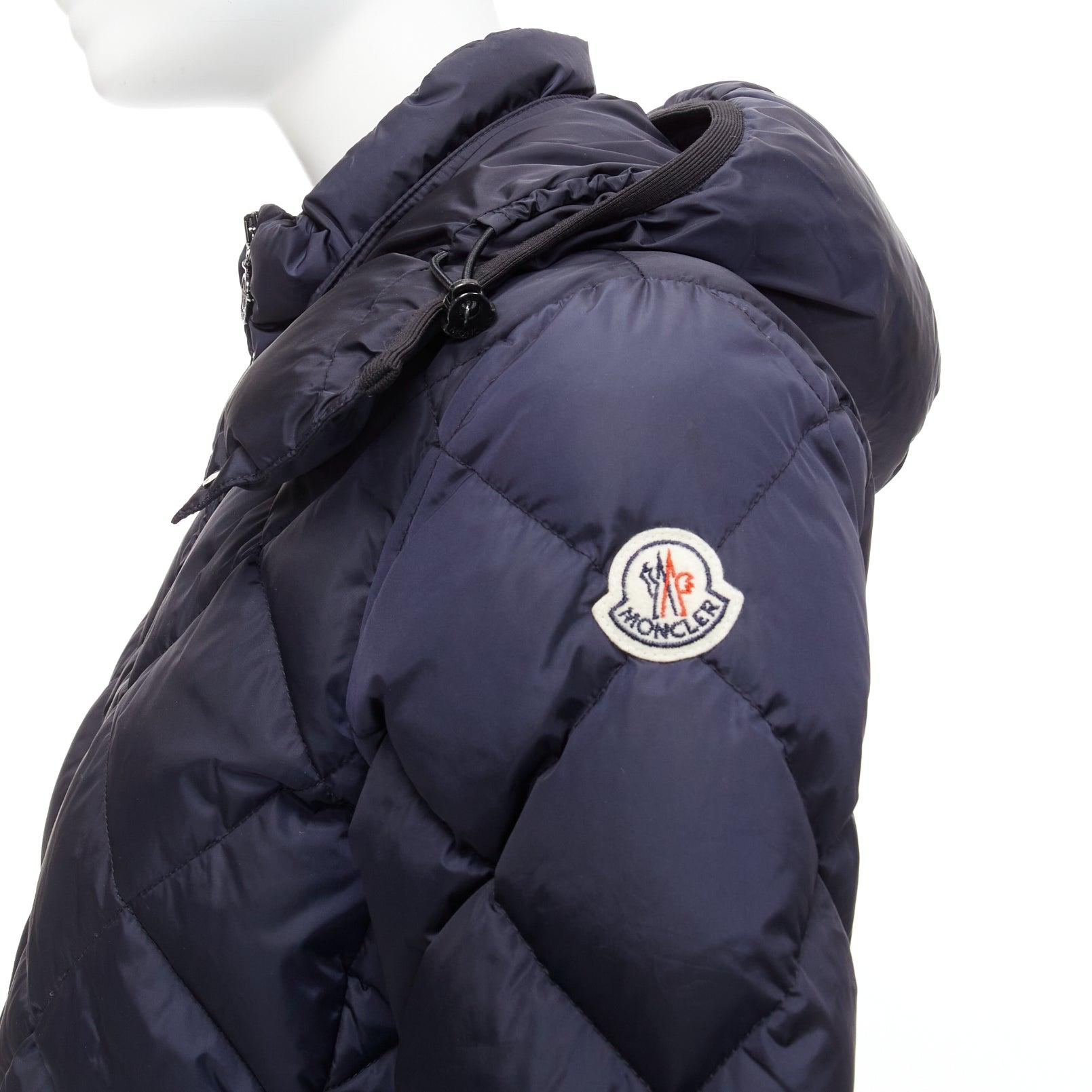 MONCLER Norme Afnor G32-003 navy goose down slim waist puffer jacket Sz 0 S
Reference: JACG/A00091
Brand: Moncler
Model: Norme Afnor G32-003
Material: Fabric
Color: Navy
Pattern: Solid
Closure: Zip
Lining: Black Goose Down
Made in:
