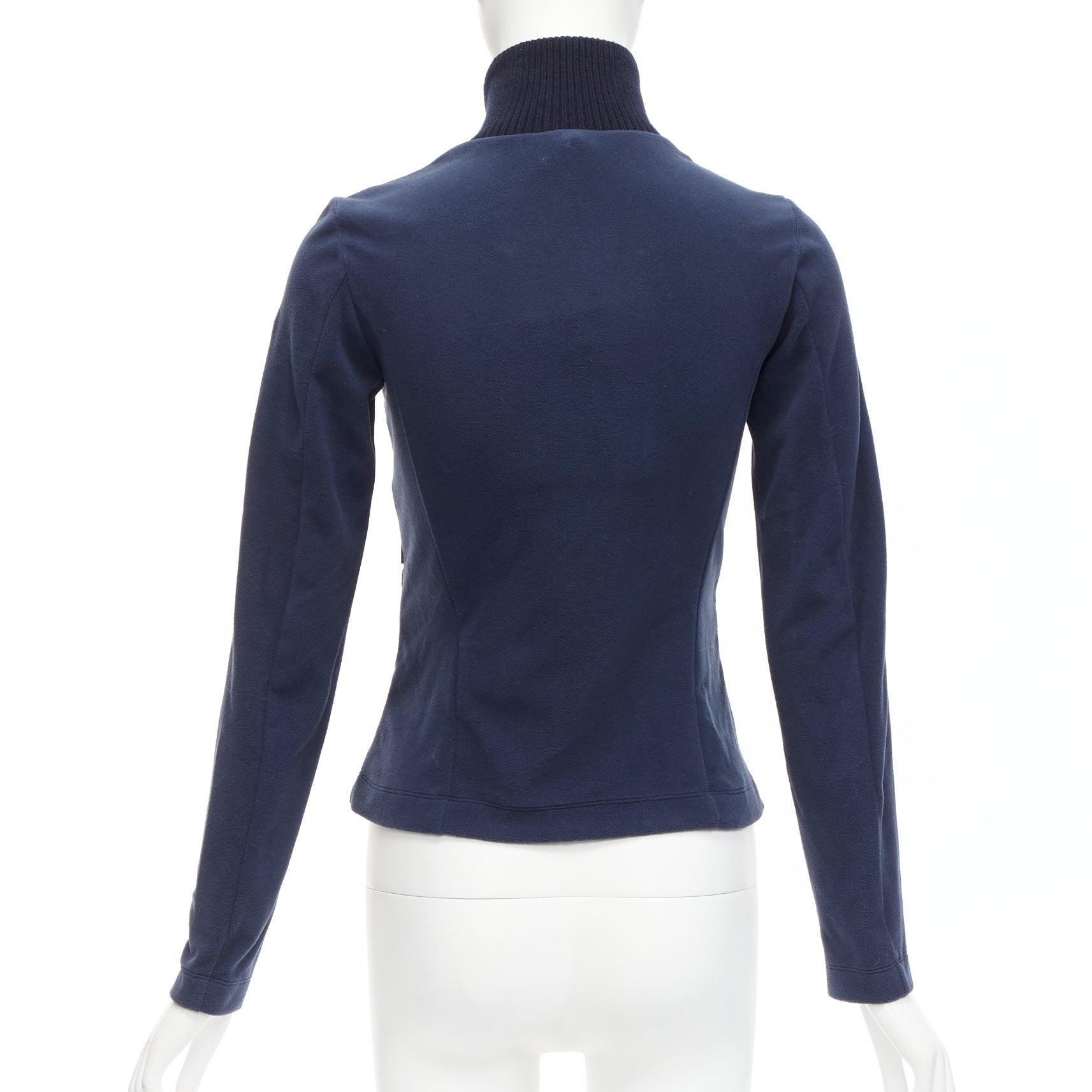 MONCLER Norme Afnor navy directional stitch by Stitch by Stitch, veste ajustée rembourrée en duvet d'oie en vente 1