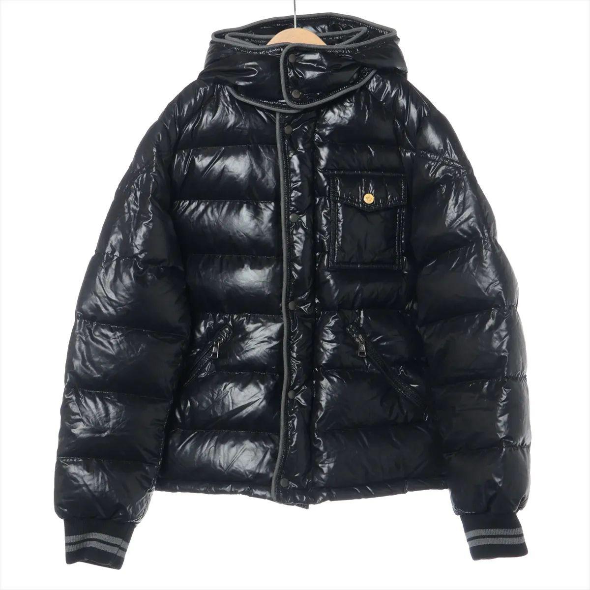 The Moncler Nylon Down Jacket in black is a sleek and functional outerwear piece that combines modern style with exceptional performance. Crafted from durable nylon with a glossy finish, it features Moncler’s signature quilted design filled with