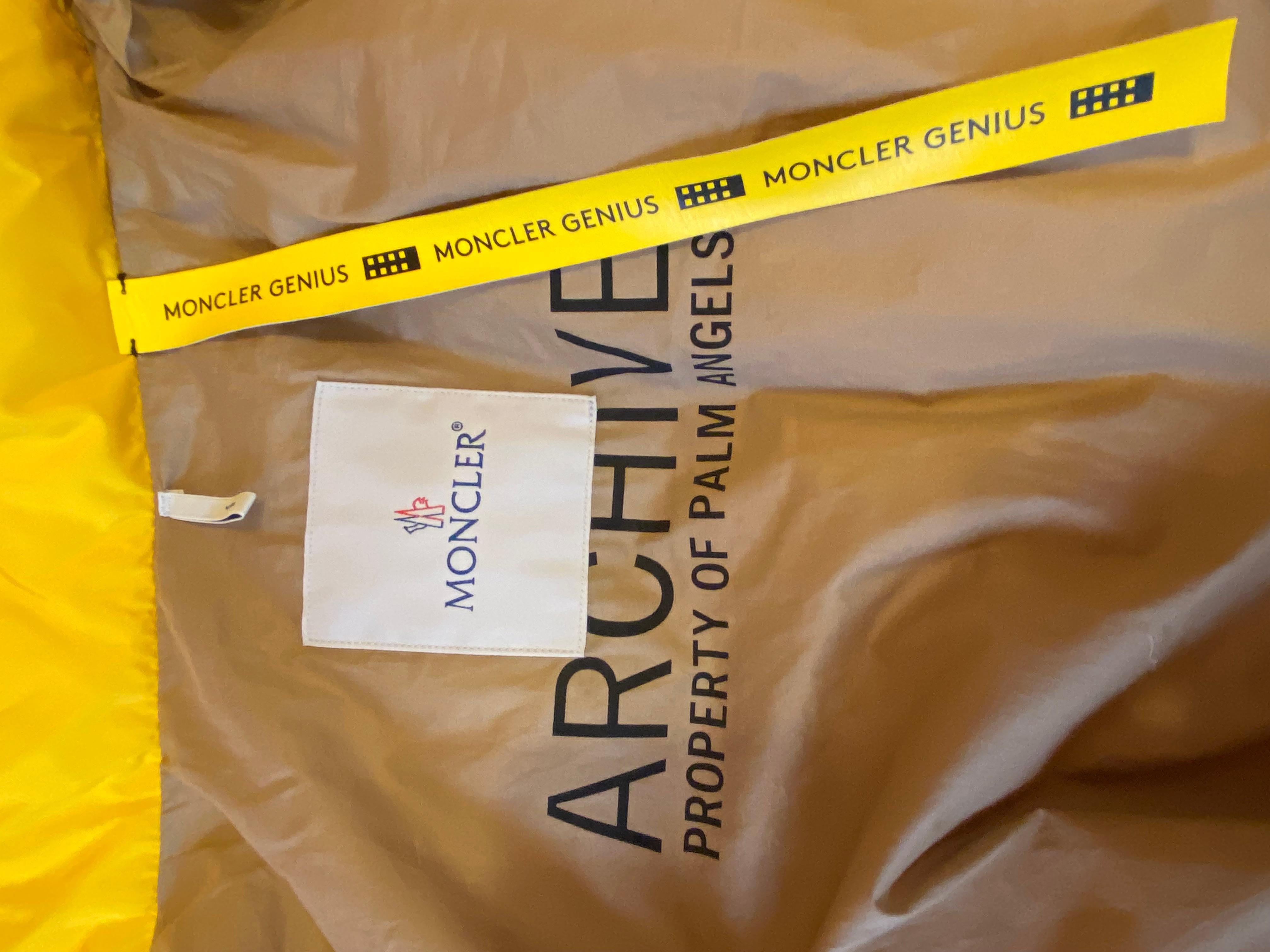 Moncler - Veste jaune et brun clair à col montant et fermeture éclair « Palam Angels » en vente 8