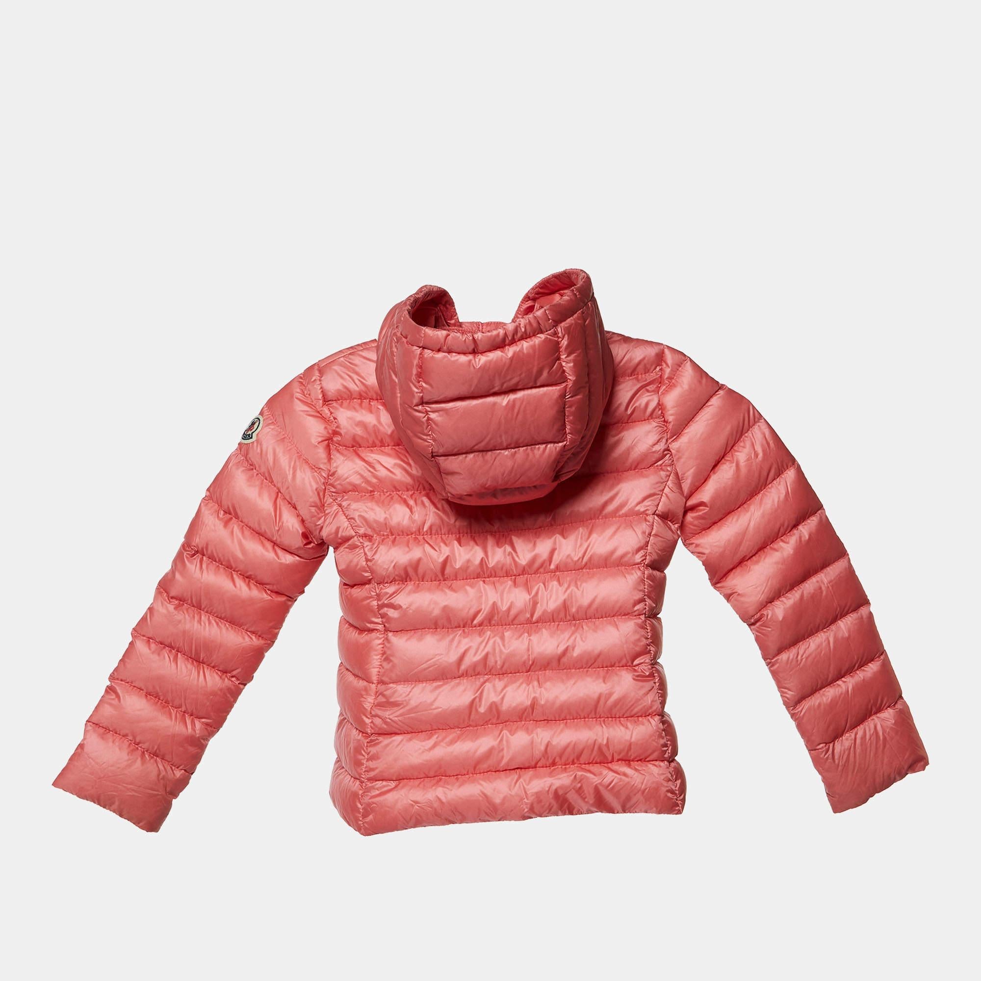 Tailored with care this pink padded jacket for kids by Moncler is perfect for all day wear. Can be styled with over dresses or with pants.