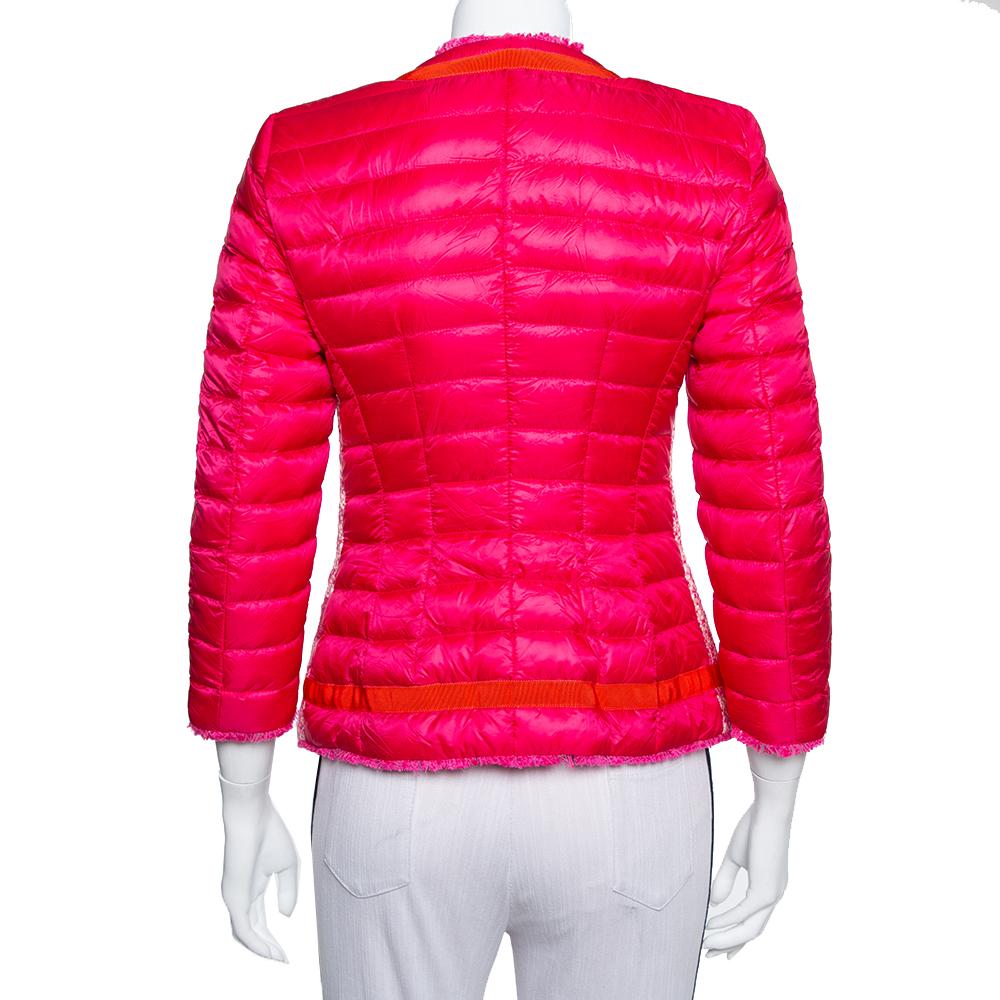 Ace an ultra-stylish sporty look in this jacket from Moncler. The pink creation features a round neckline, a front zip closure, two external pockets, and long quilted sleeves. Chic and stylish, it is sure to lend you a fantastic fit.

