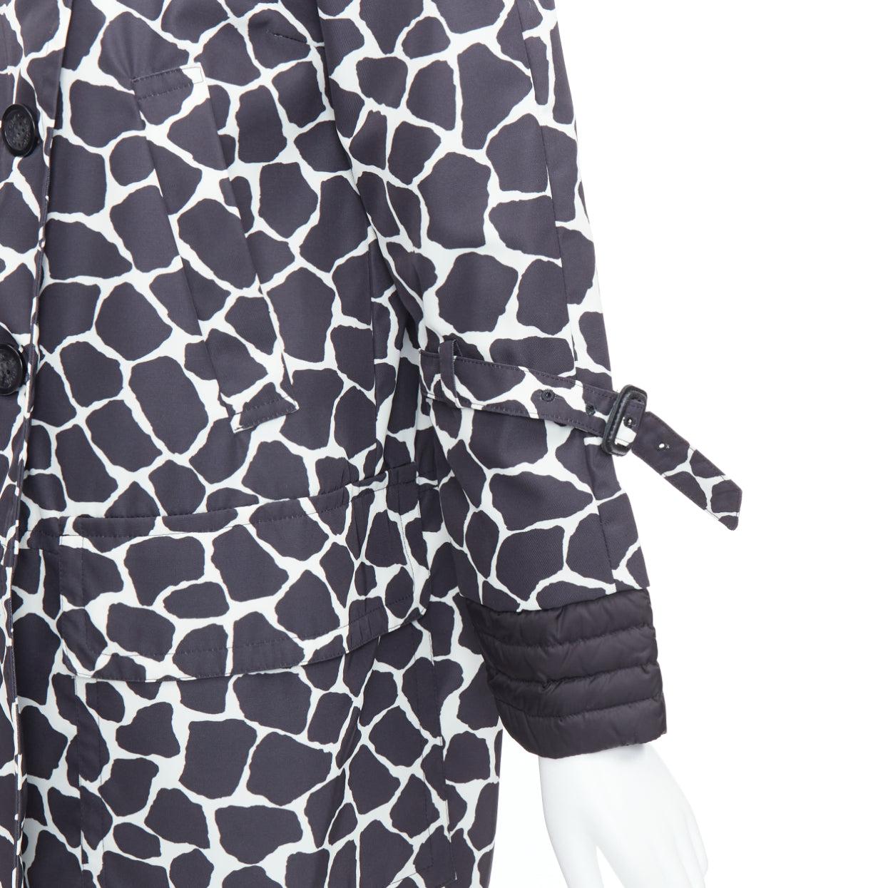 MONCLER Premiere Chagall Giubotto Chaqueta de plumón negra con estampado de manchas de jirafa Sz1
Referencia: NKLL/A00451
Marca: Moncler
Model No: Chagall Giubotto
Colección: Premier
Material: Poliamida
Color: Negro, Crema
Patrón: Estampado
