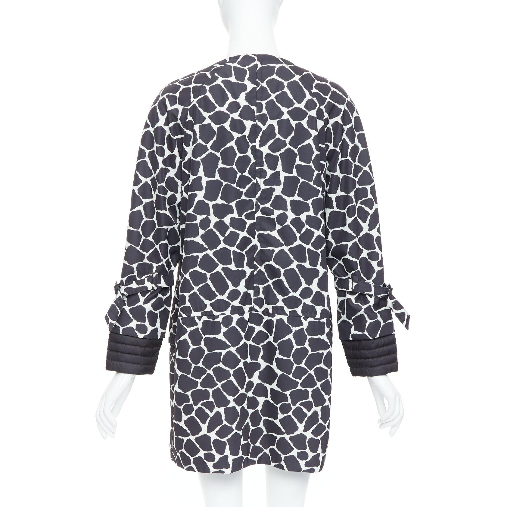 MONCLER Premiere Chagall Giubotto Chaqueta de plumón negra con estampado de manchas de jirafa Sz1 en venta 1