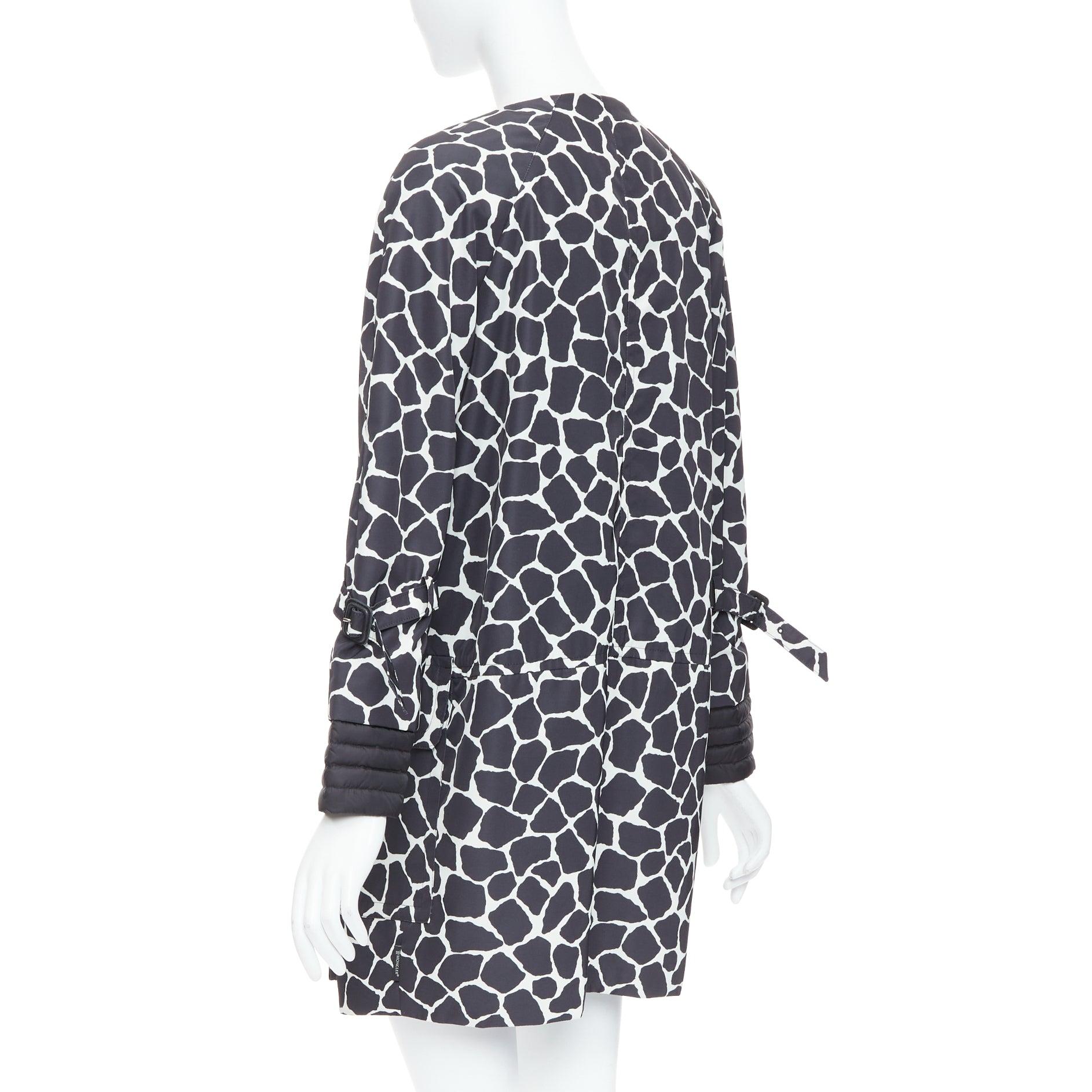 MONCLER Premiere Chagall Giubotto Chaqueta de plumón negra con estampado de manchas de jirafa Sz1 en venta 2