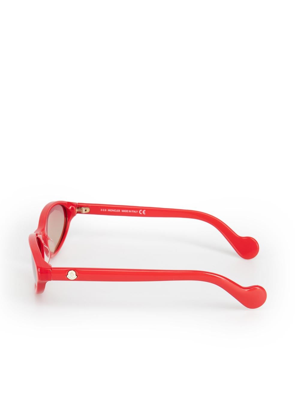 Women's Moncler Red Oval Gradient Sunglasses For Sale