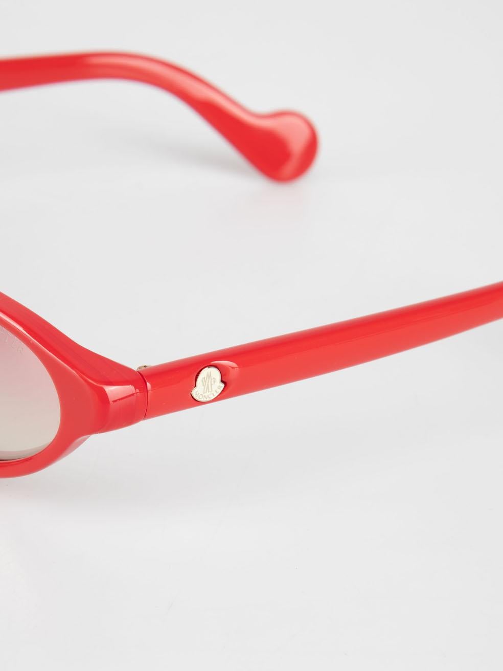 Moncler Red Oval Gradient Sunglasses For Sale 2