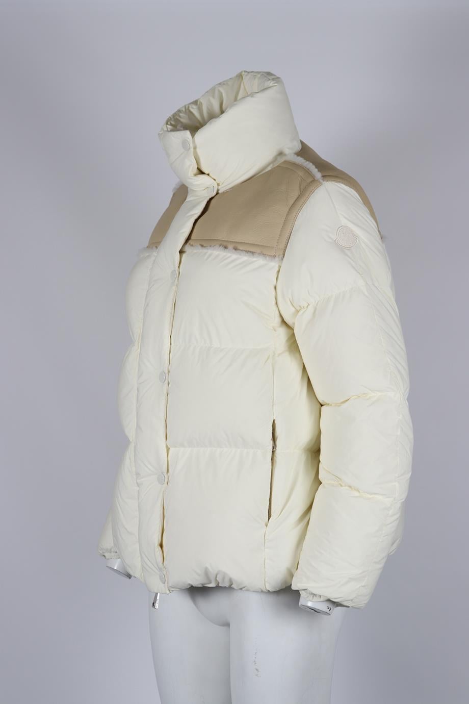 Moncler Shearling Trimmed Quilted Shell Down Jacket Uk 8 In Excellent Condition In London, GB