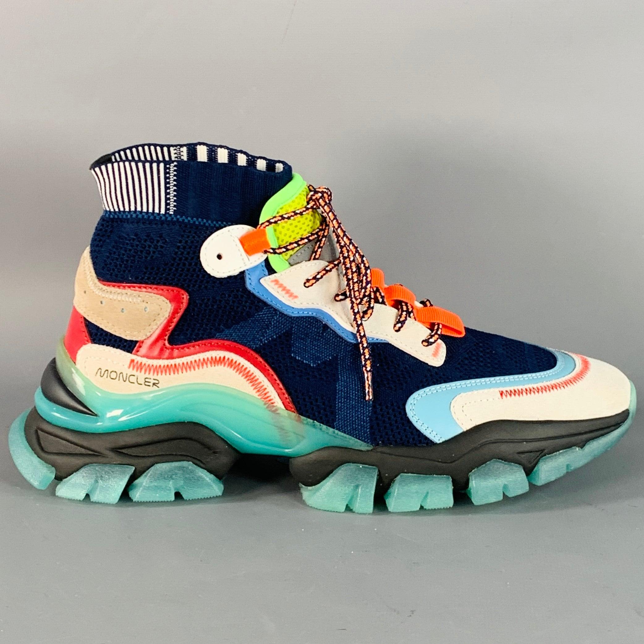 Baskets Moncler
en maille de nylon multicolore, avec un style haut, un design color block et une fermeture à lacets. Livré avec des sacs à poussière.Excellent état d'occasion.  

Marqué :   IT 40Semelle : 12 pouces  x 4.75 pouces 
  
  
 
Référence