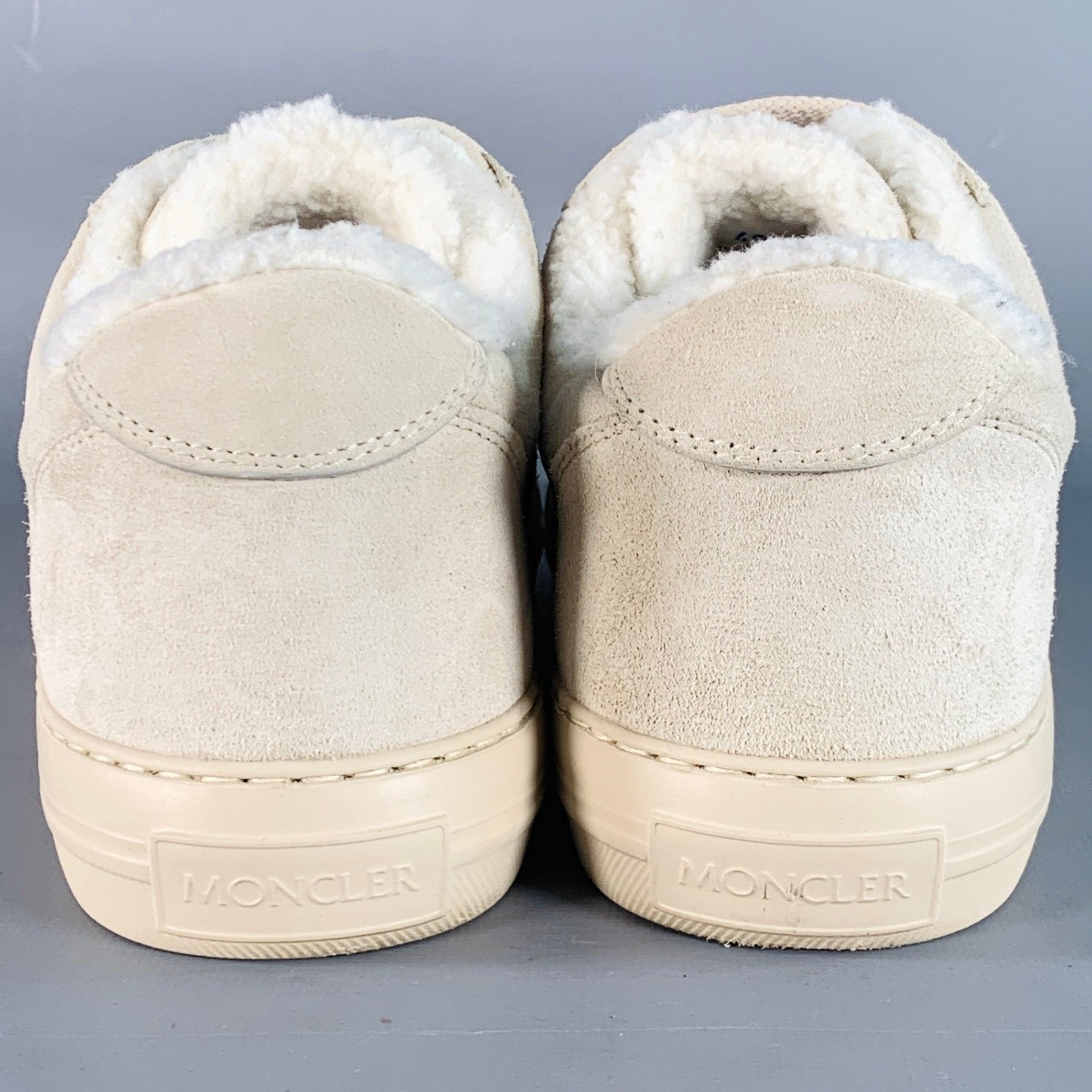 Moncler taglia 9 Beige Stone Suede Low Top Shearling Lined Lace-Up Sneakers In condizioni ottime in vendita a San Francisco, CA