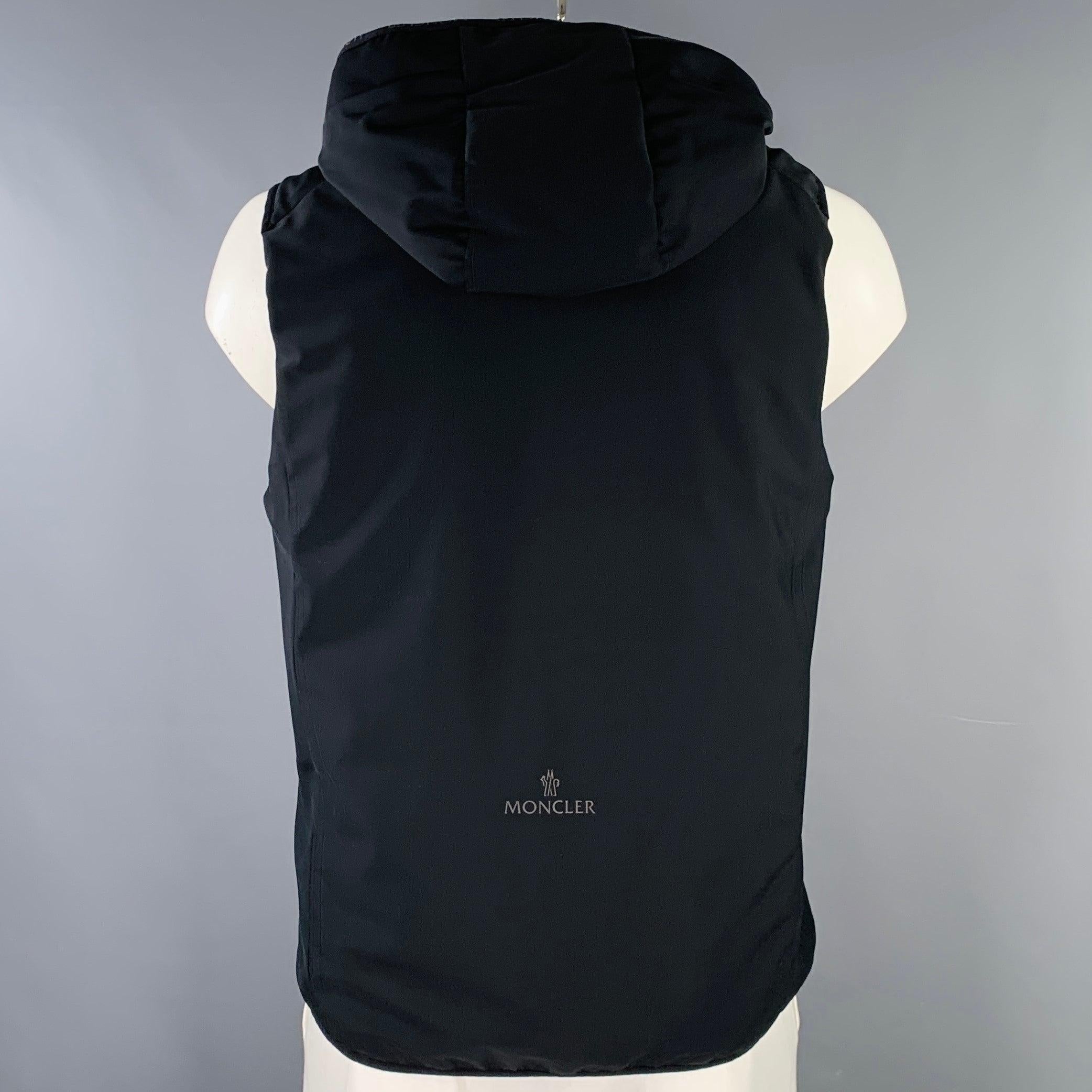 Moncler Taglia L Gilet Softshell con cappuccio e zip in misto poliammide nero I.L.A. In condizioni ottime in vendita a San Francisco, CA