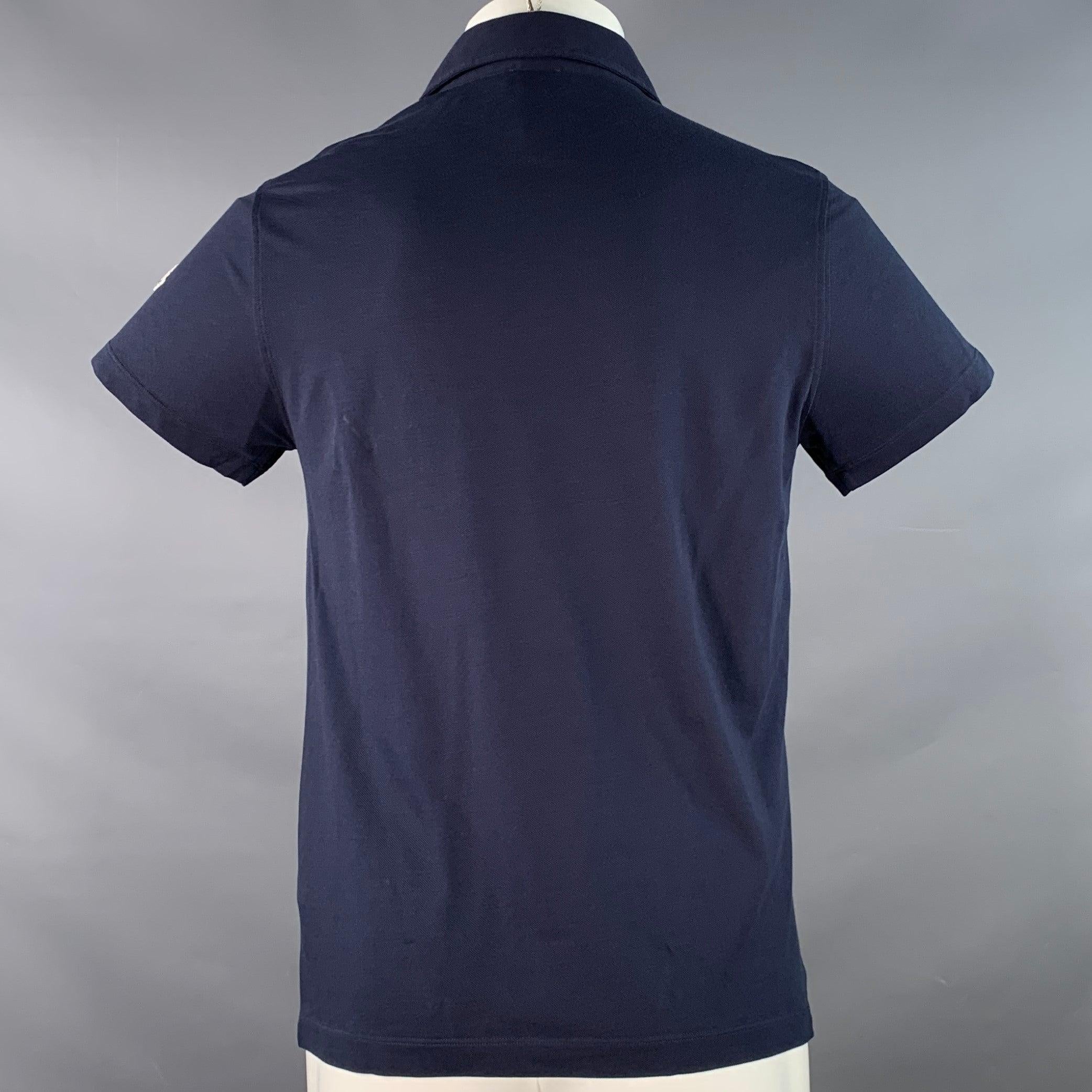 MONCLER Talla M Polo de un bolsillo con ribete de contraste en mezcla de algodón azul marino Negro en venta