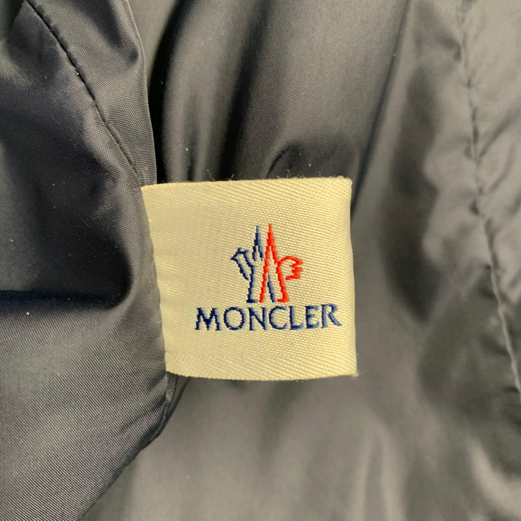 MONCLER Größe M Navy Nylon Zip Buttons Windbreaker Jacke im Angebot 6