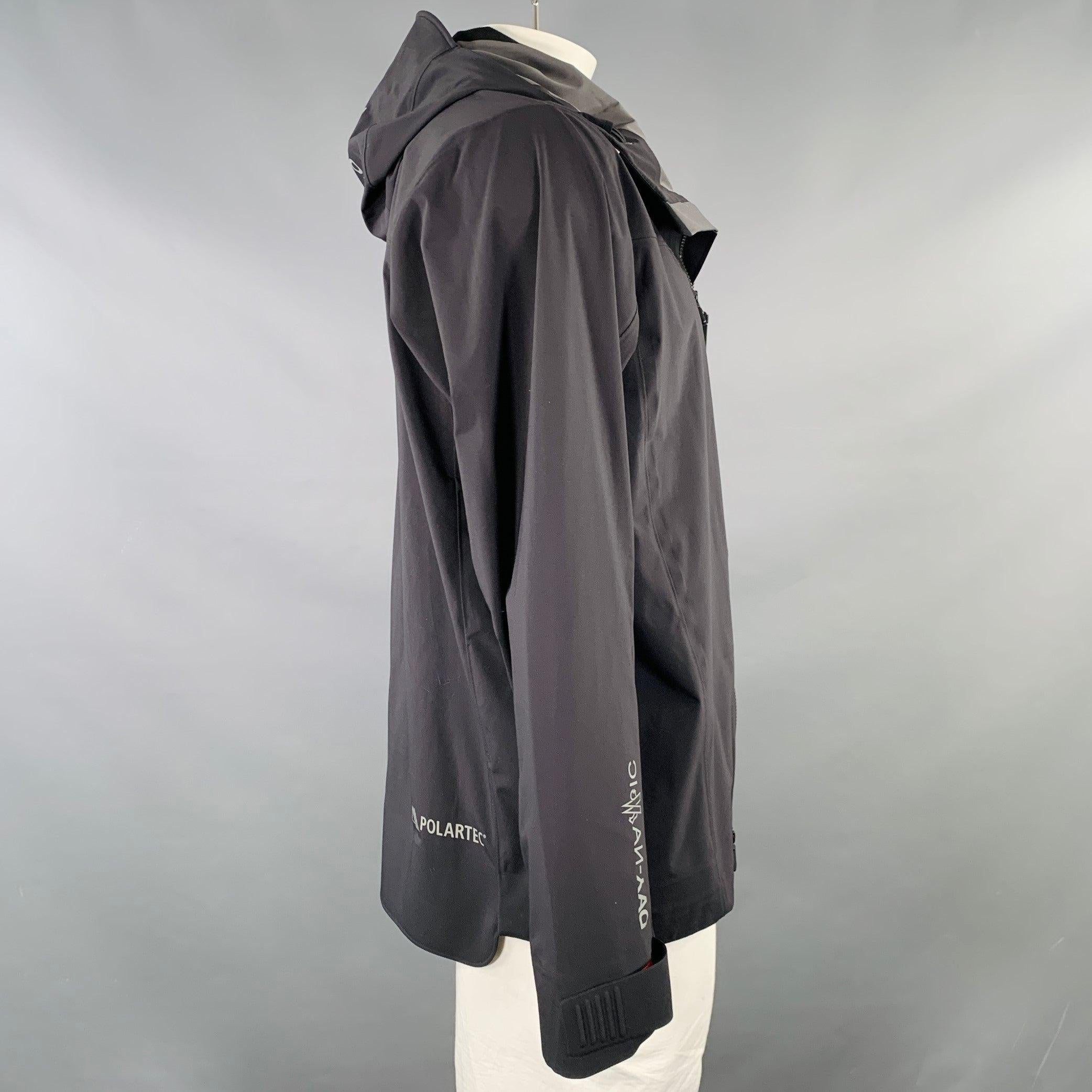 Nero Moncler Taglia XL Giacca Fuyens nera in misto poliammide con tasche a zip in vendita