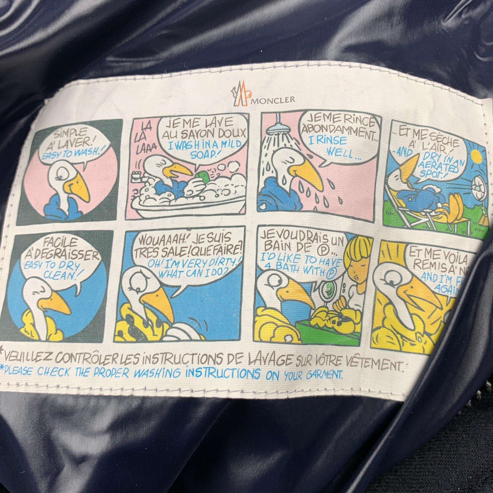 MONCLER Größe XXL G32-003 Marineblauer gesteppter Wollmantel mit Reißverschluss & geknöpfter Kapuzen-Parka im Zustand „Gut“ in San Francisco, CA