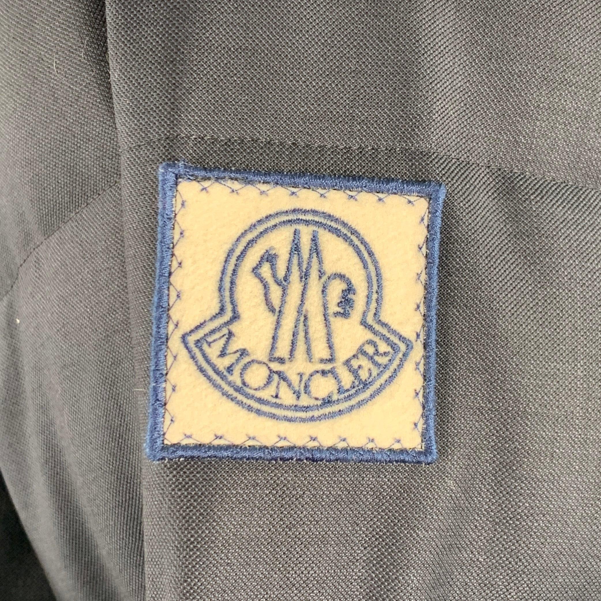 Moncler Taglia XXL Giacca trapuntata in lana con bottoni automatici In condizioni ottime in vendita a San Francisco, CA