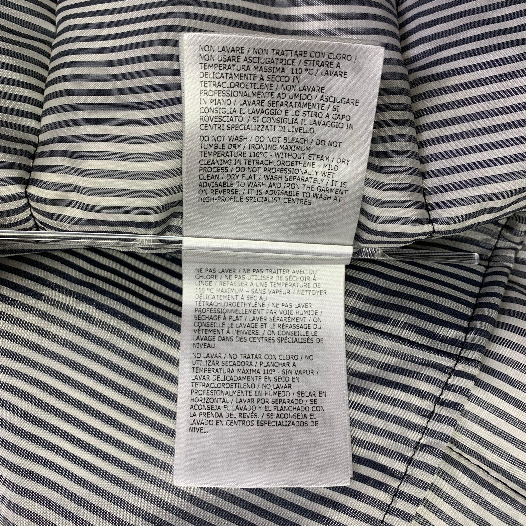Moncler Taglia XXL Giacca trapuntata in lana con bottoni automatici in vendita 3