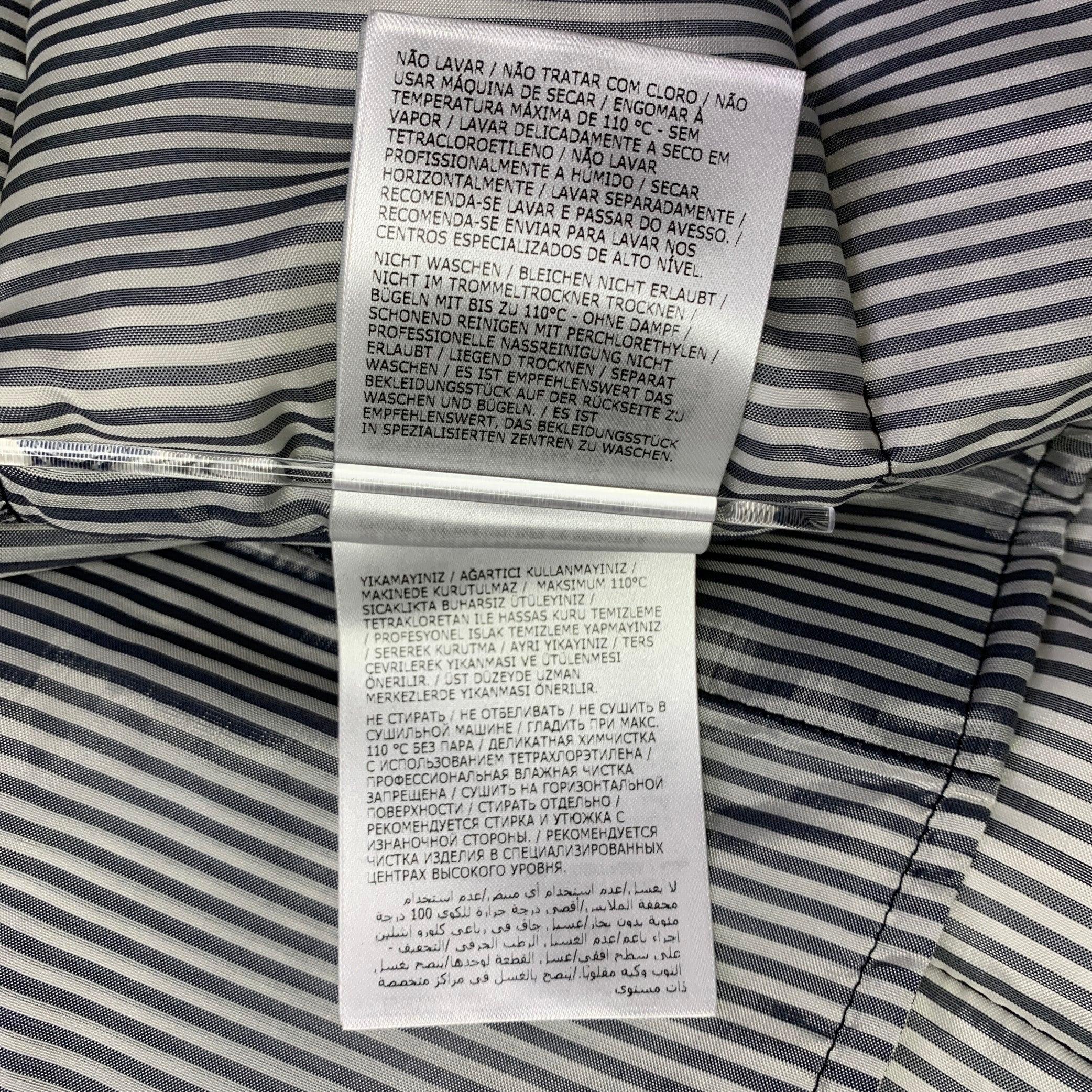 Moncler Taglia XXL Giacca trapuntata in lana con bottoni automatici in vendita 4