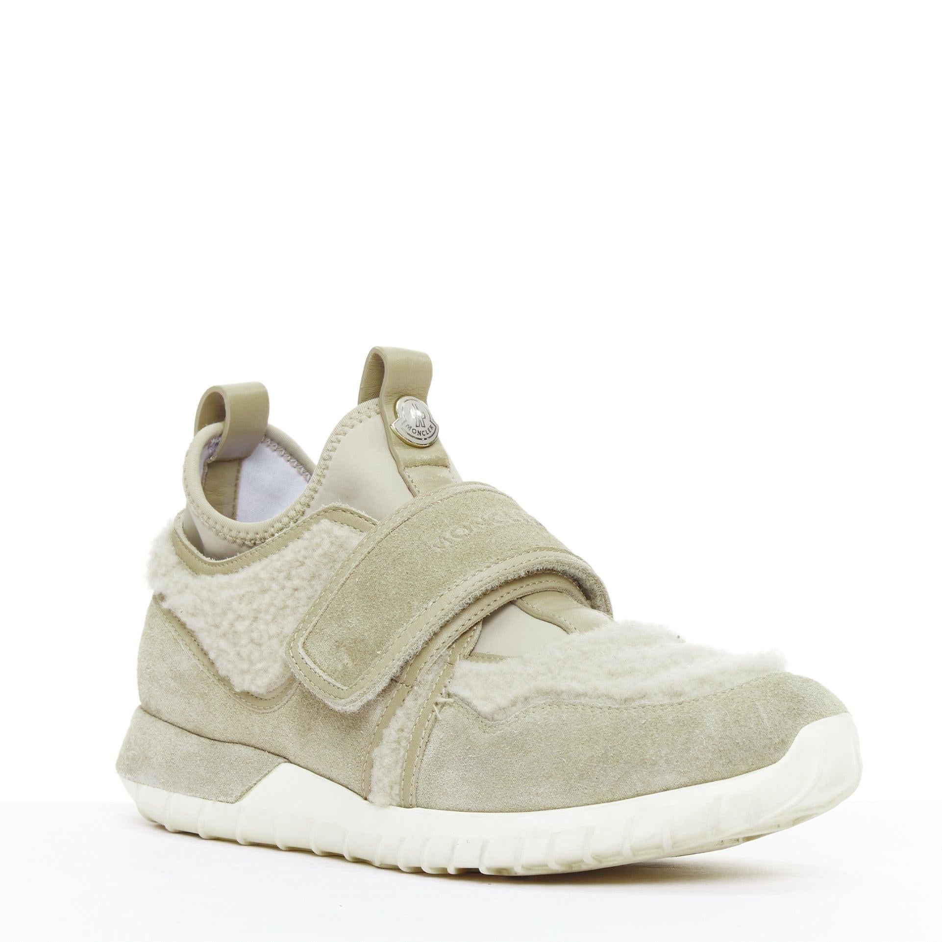 MONCLER piedra ante shearling paneles logo magic tape zapatillas EU38
Referencia: NKLL/A00358
Marca: Moncler
Material: Gamuza, Shearling
Color: Piedra, Caqui
Patrón: Sólido
Cierre: Cinta mágica
Forro: Piel nude
Detalles adicionales: Zapatillas bajas