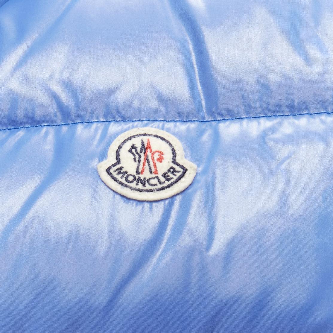 MONCLER Tib Gilet blue down feather high neck padded puffer vest jacket Size3 M
Reference: JSLE/A00001
Brand: Moncler
Model: Tib Gilet
Material: Polyamide
Color: Blue
Pattern: Solid
Closure: Zip
Lining: Black Down
Extra Details: Logo patch at front