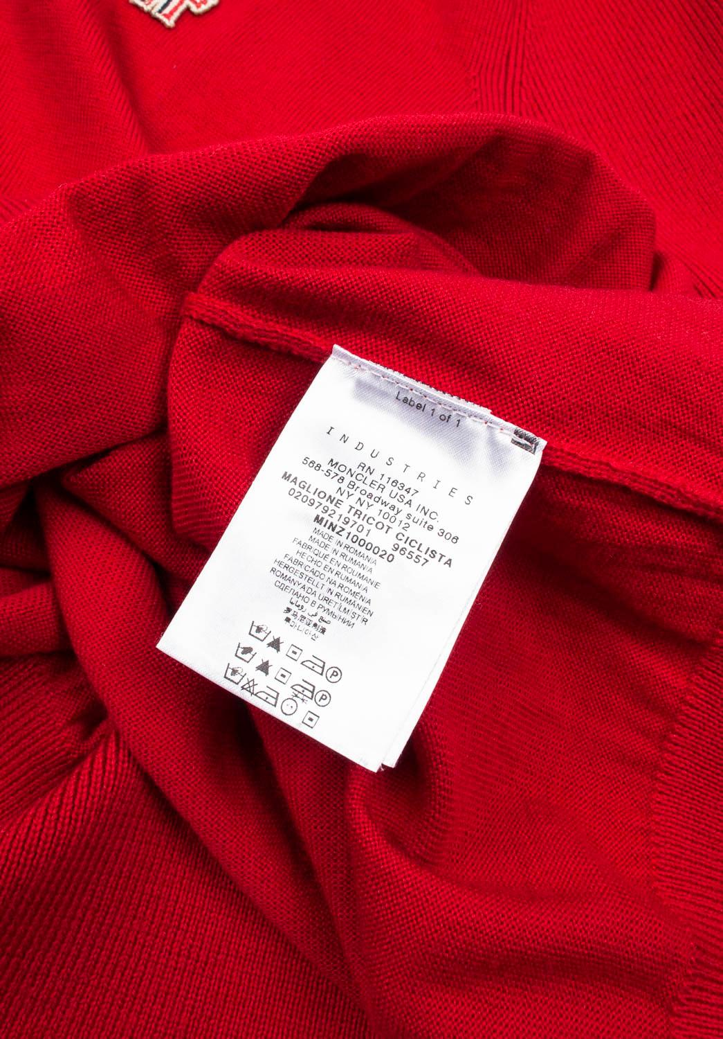 Pull Moncler pour hommes Taille Medium, S1087 en vente 2