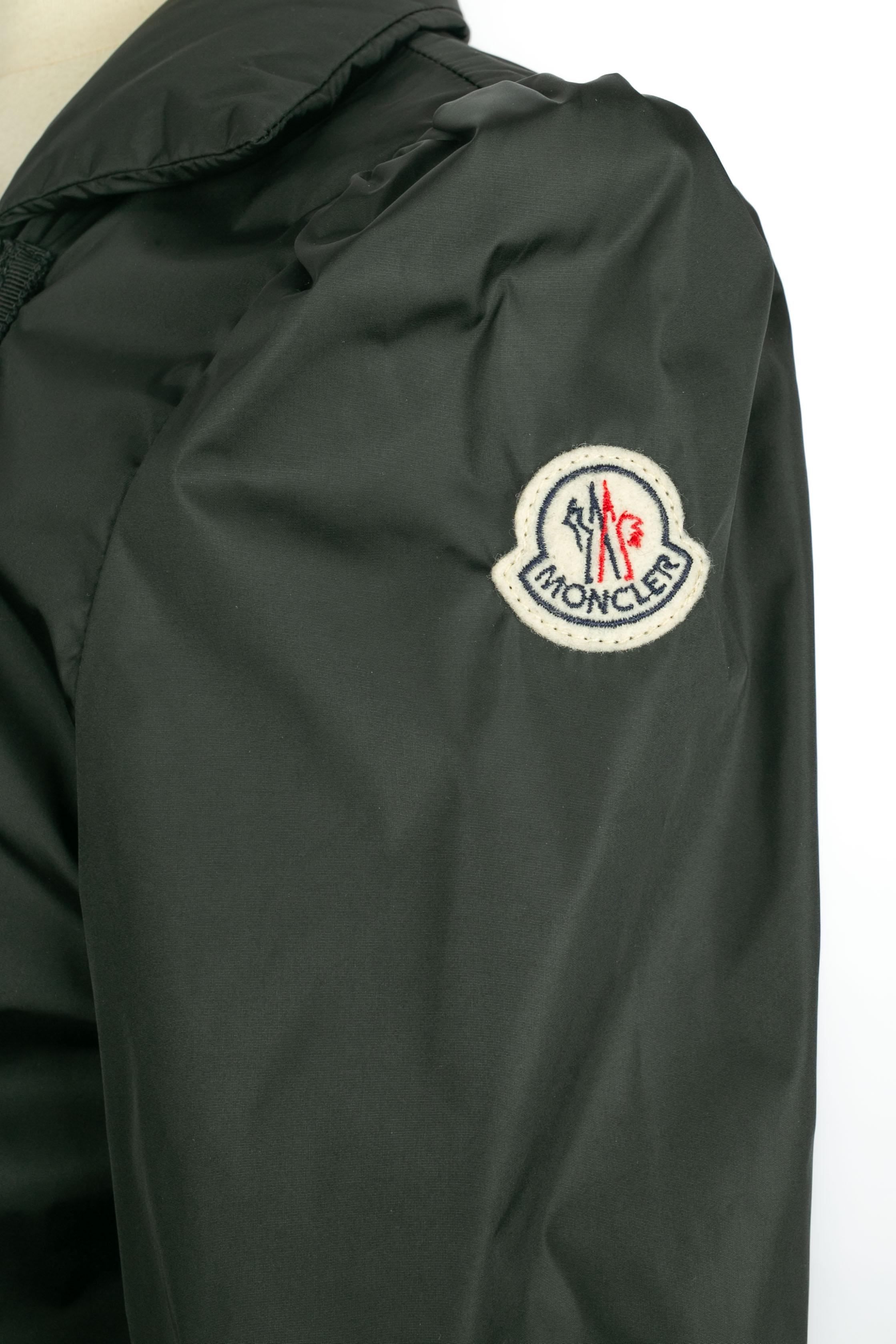 Moncler wasserdichte Jacke im Zustand „Hervorragend“ im Angebot in SAINT-OUEN-SUR-SEINE, FR
