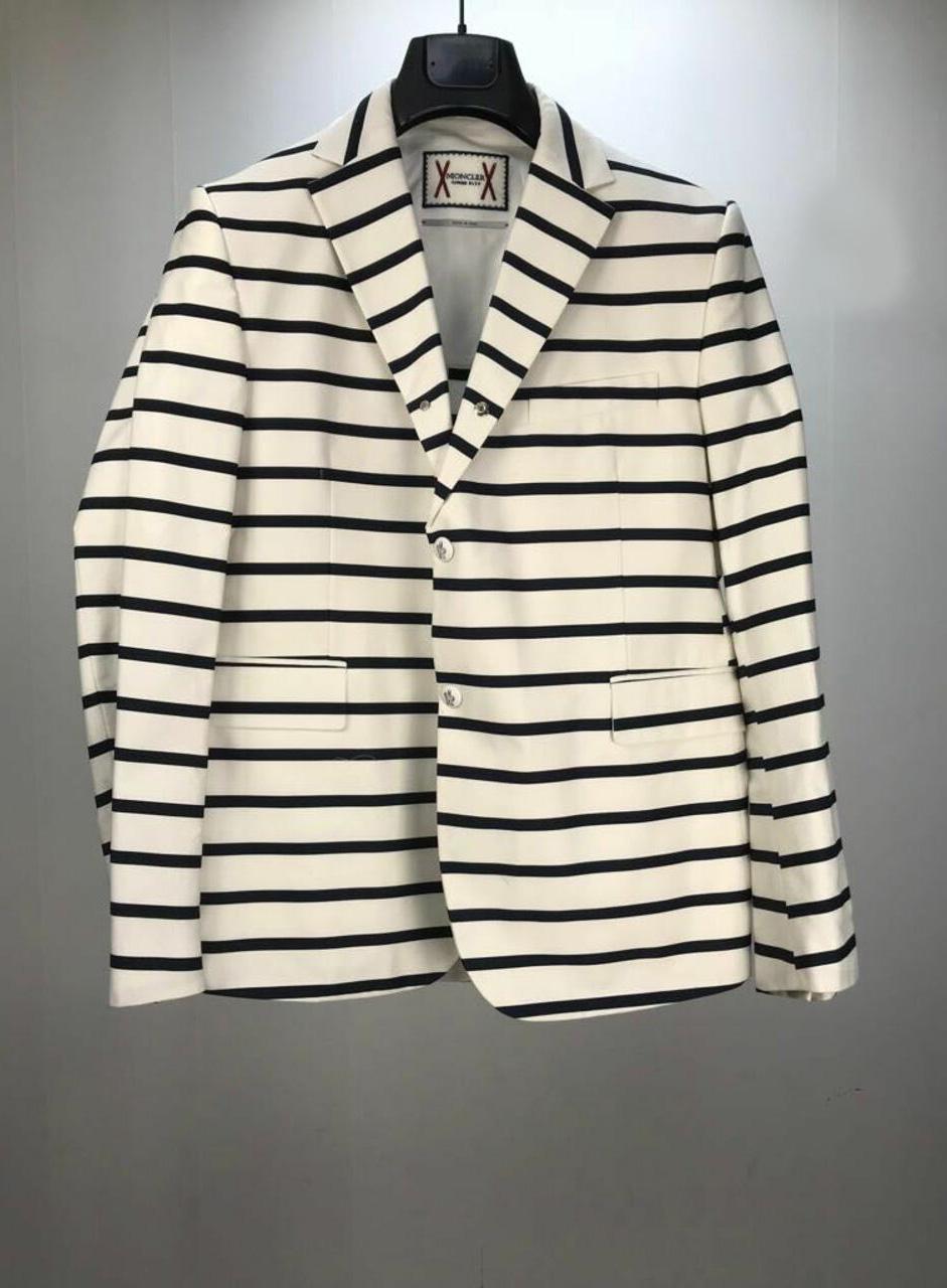 MONCLER

Color: black and white
Excellent condition!

FR 54  - US 2 XL
Content:  75% cotton, 25% polyester

Made in France
Name of celerity will be disclosed after sale complete

100% authentic guarantee 

PLEASE VISIT OUR STORE FOR MORE GREAT ITEMS