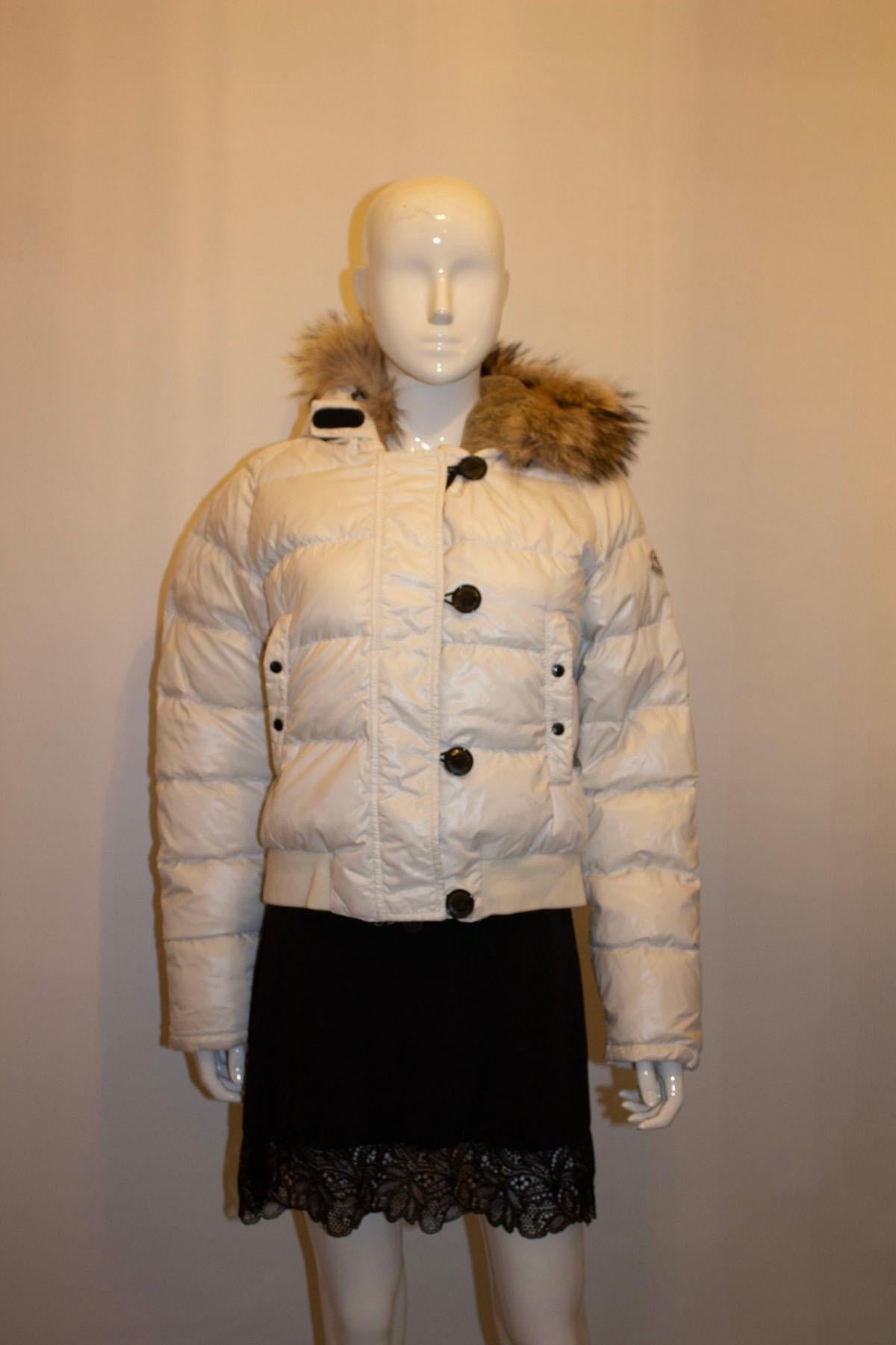 Moncler White Hooded Jacket with Fur trim In Good Condition For Sale In London, GB