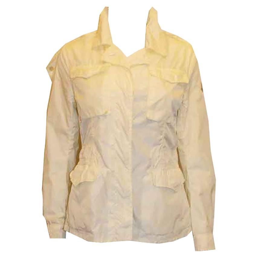 Moncler - Veste blanche avec capuche détachable en vente