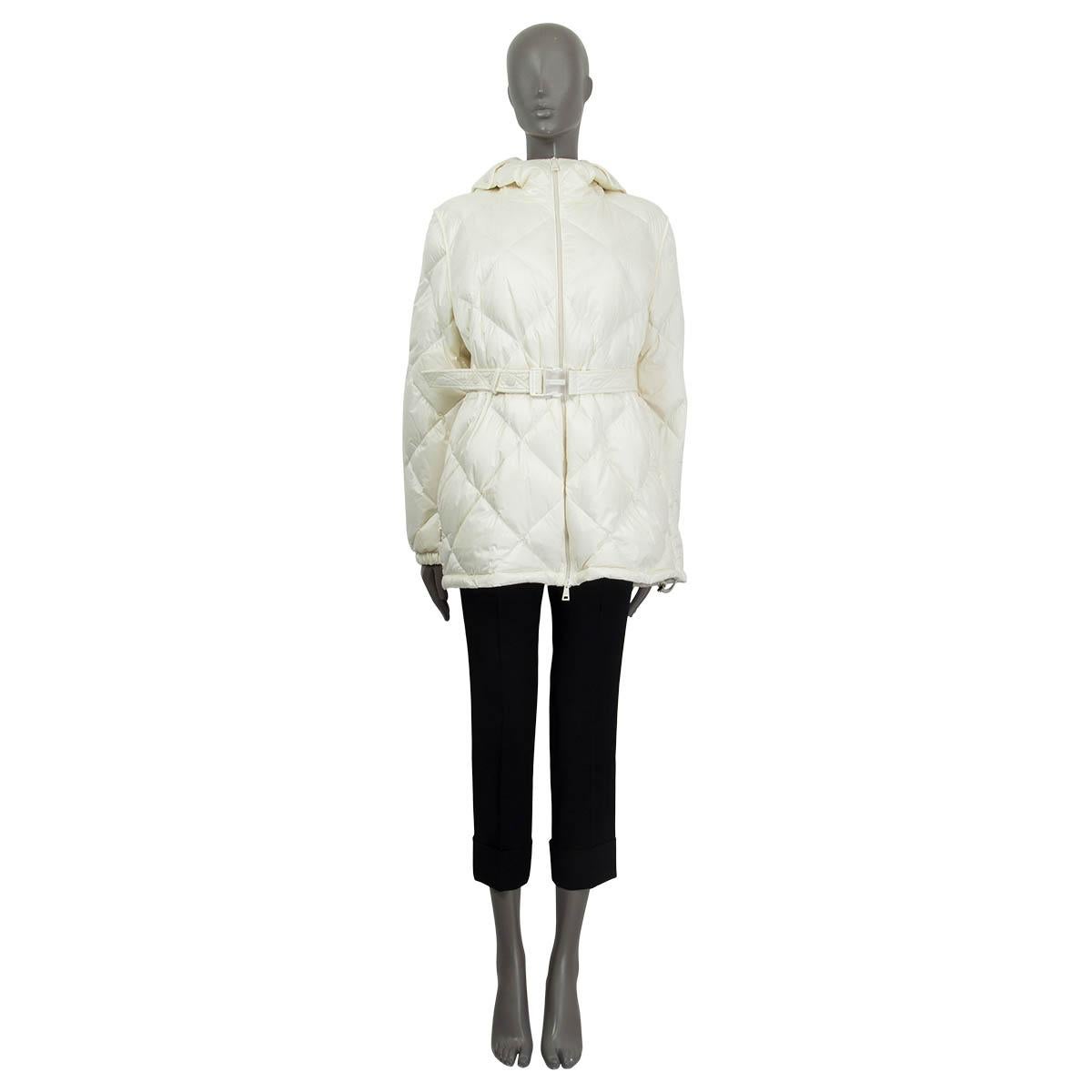 100% authentic Moncler 'Sargas Giubbotto' quilted down jacket in off-white polyamide (100%). Features two zipped pockets on the front and a hood. Opens with a two-way zipper on the front. Lined in off-white polyamide (100%) and filled with downs