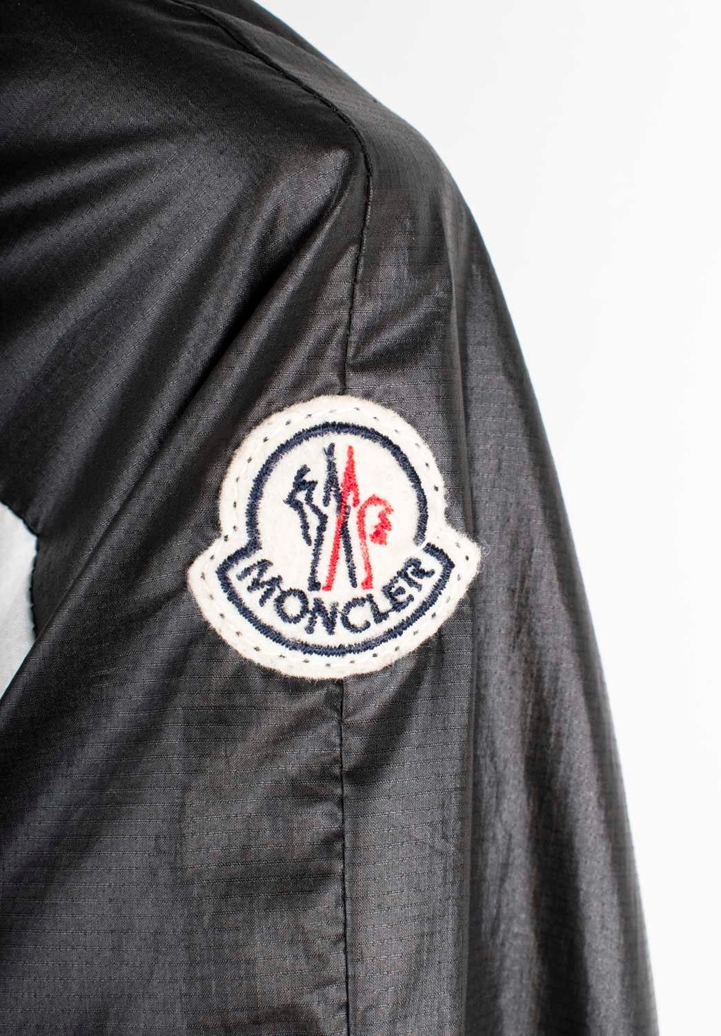 Moncler Donna Giacca lunga con cappuccio e cintura Taglia 1-S/M, S.I.M. in vendita 1