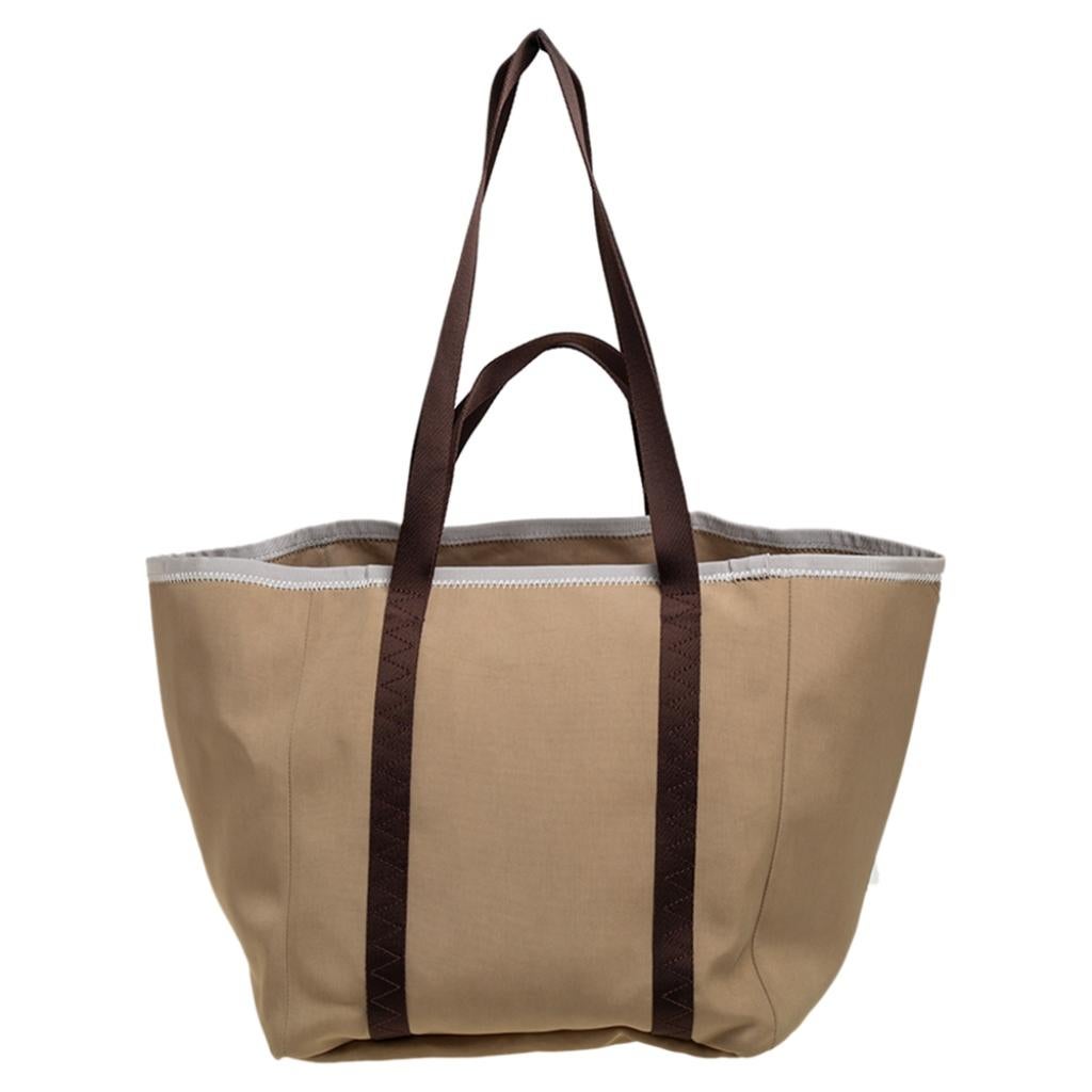 This alluring, practical and beautifully designed canvas handbag is a closet must-have. Moncler is known for its standard chic designs. Simplicity meets fashion when you complement your apparel with this beige/brown shopper tote.

Includes: Original