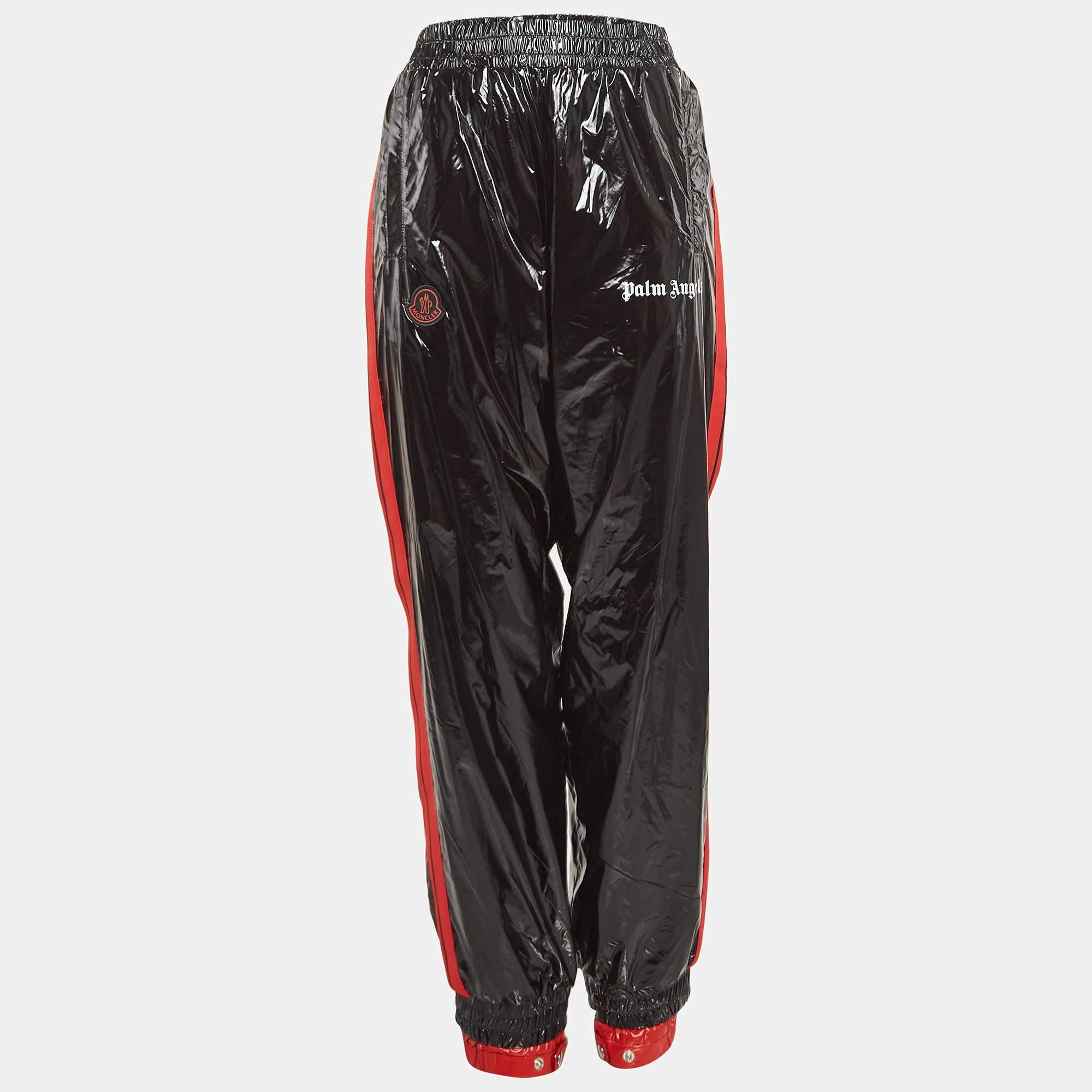 Moncler x Palm Angels Joggers mit schwarzen Seitenstreifen und synthetischem Logo-Applikation, M (Schwarz) im Angebot
