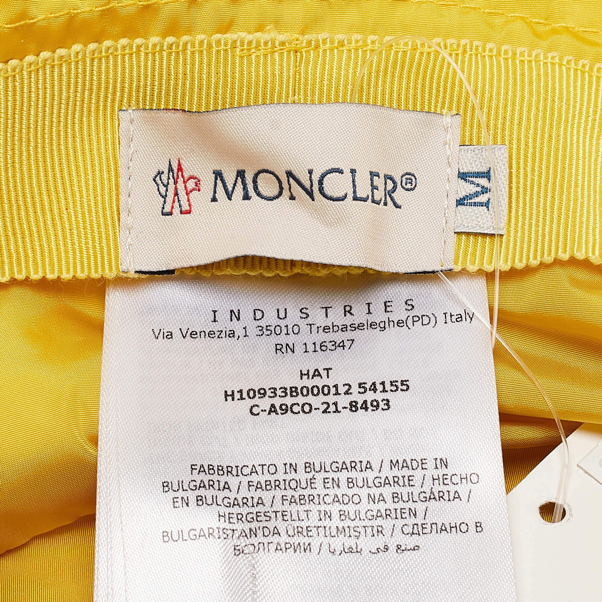 Donna Moncler Cappello a Secchiello in Nylon con Toppa Logo Gialla M. I. in vendita