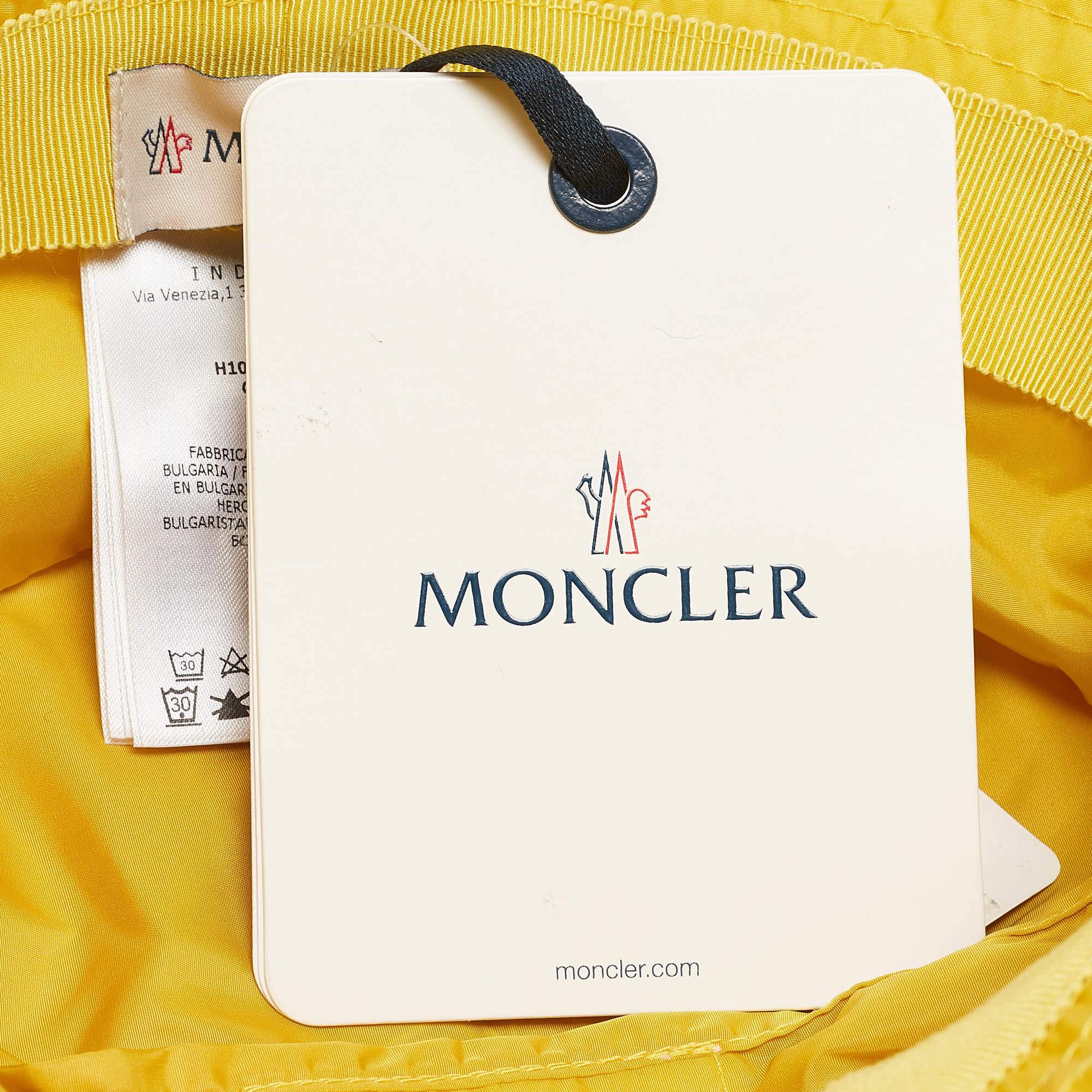 Moncler Cappello a Secchiello in Nylon con Toppa Logo Gialla M. I. in vendita 1
