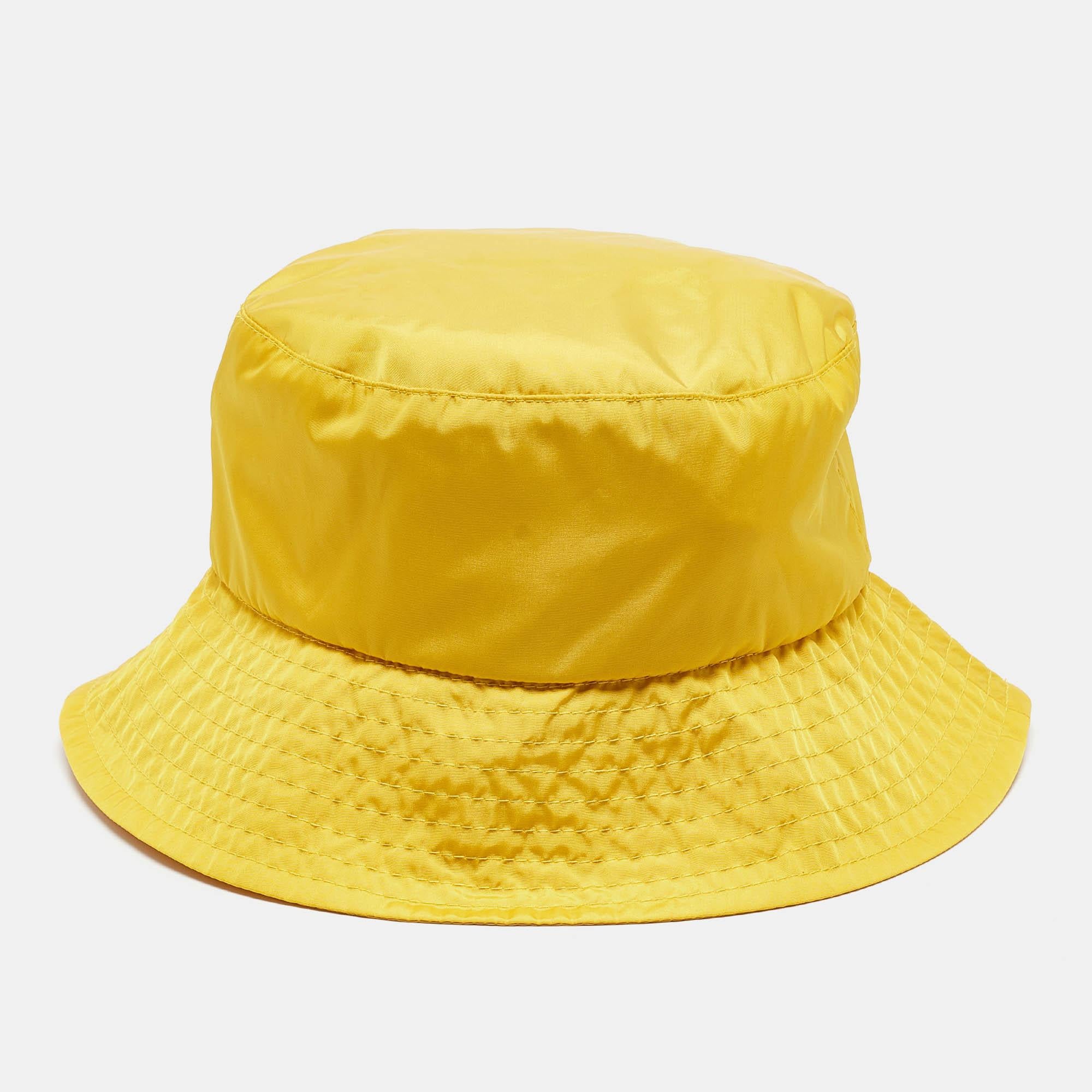 Cappello a Secchiello in Nylon con Logo Patch Giallo Moncler S In condizioni Nuovo in vendita a Dubai, Al Qouz 2