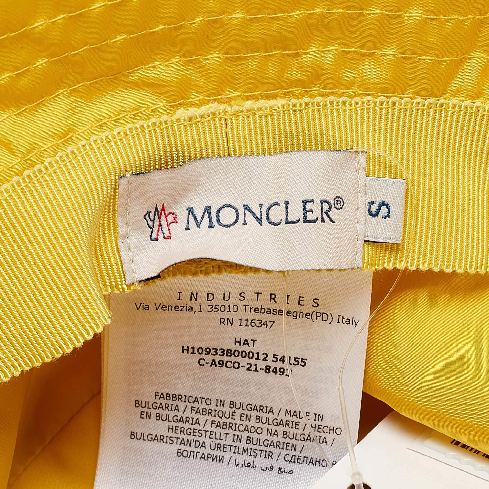 Cappello a Secchiello in Nylon con Logo Patch Giallo Moncler S in vendita 1