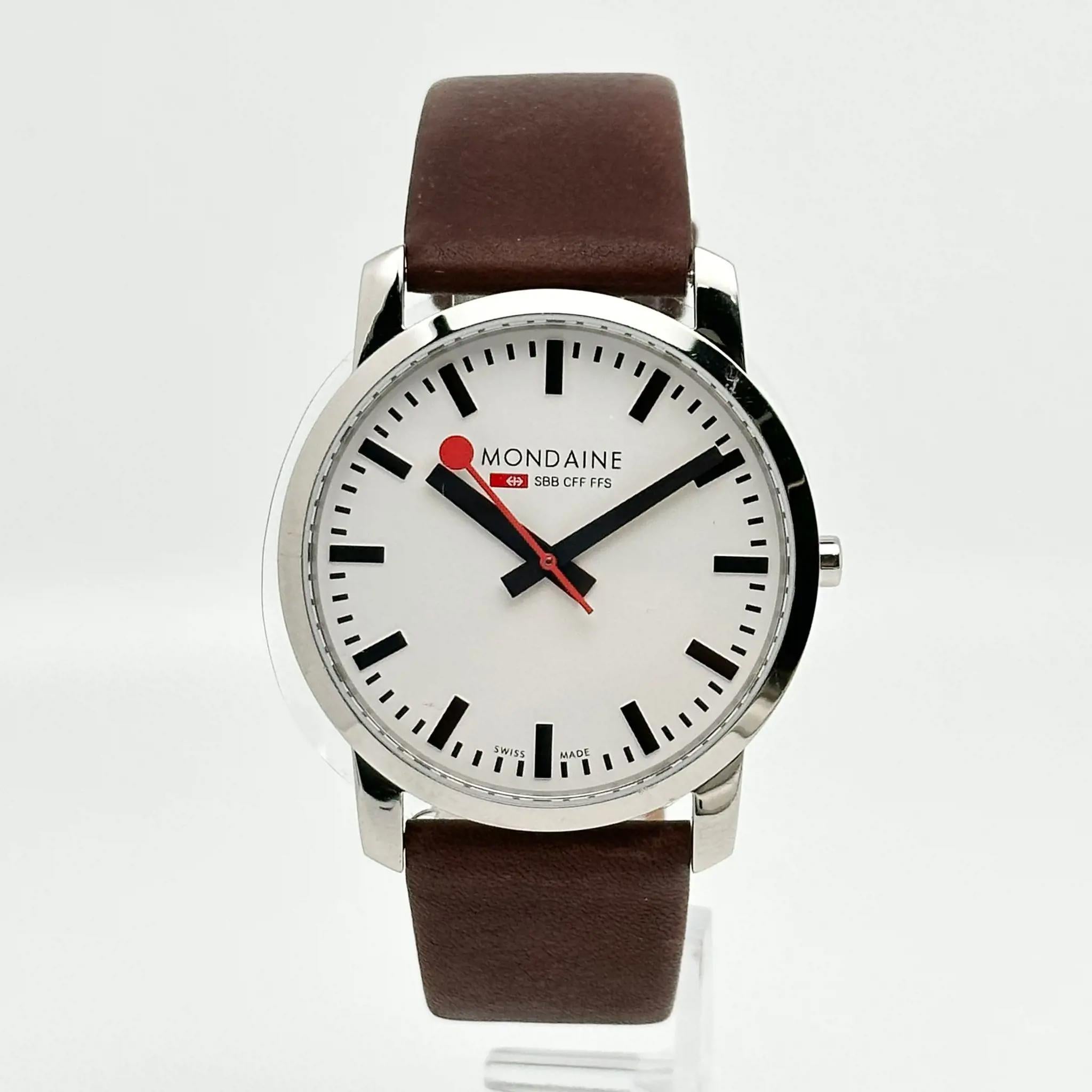 Display model. The original box and papers are not included.

 Brand: Mondaine  Type: Wristwatch  Department: Women  Model Number: A638.30350.11SBG  Country/Region of Manufacture: Switzerland  Style: Casual  Model: Mondaine Simply Elegant  Vintage: