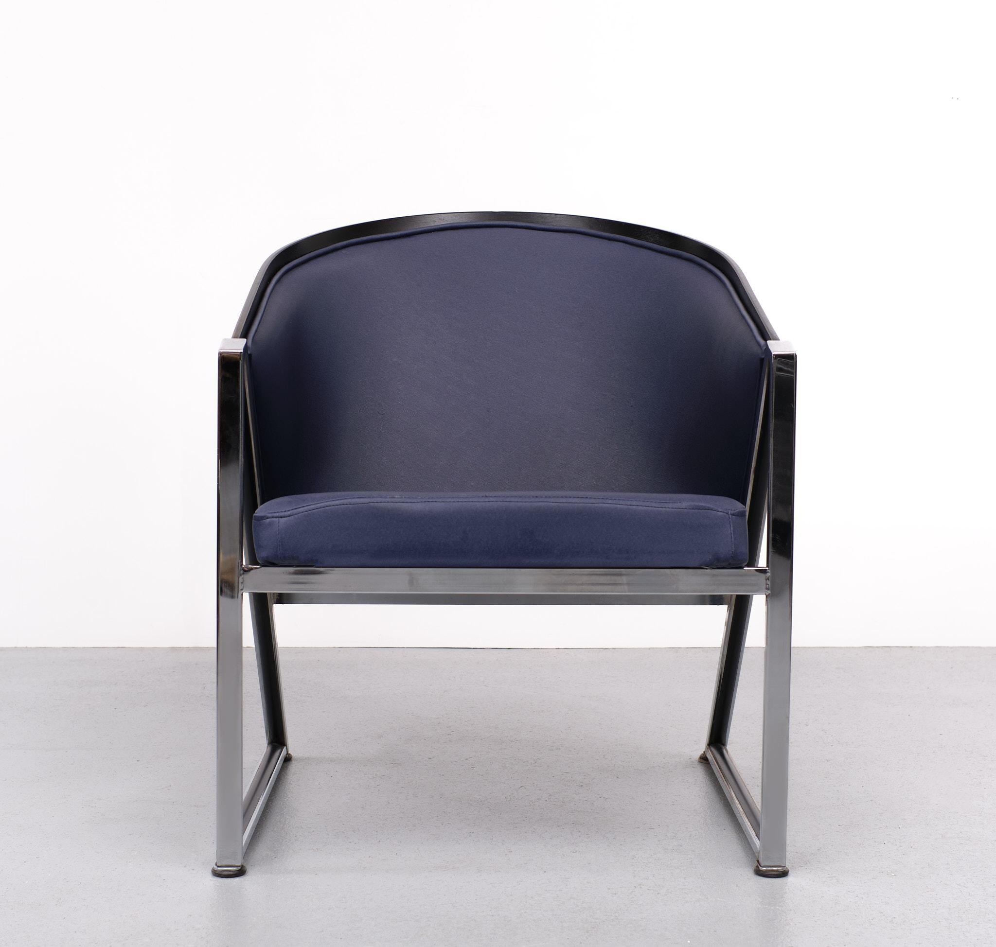 Very nice post modern mondi soft chair designed by the Finnish architect Jouko Jarvisalo for Innocences OY Finland in the 1980s. The chair features a heavy chromed frame with a lacquered plywood shell ,blue vinyl upholstery. Remains in very good