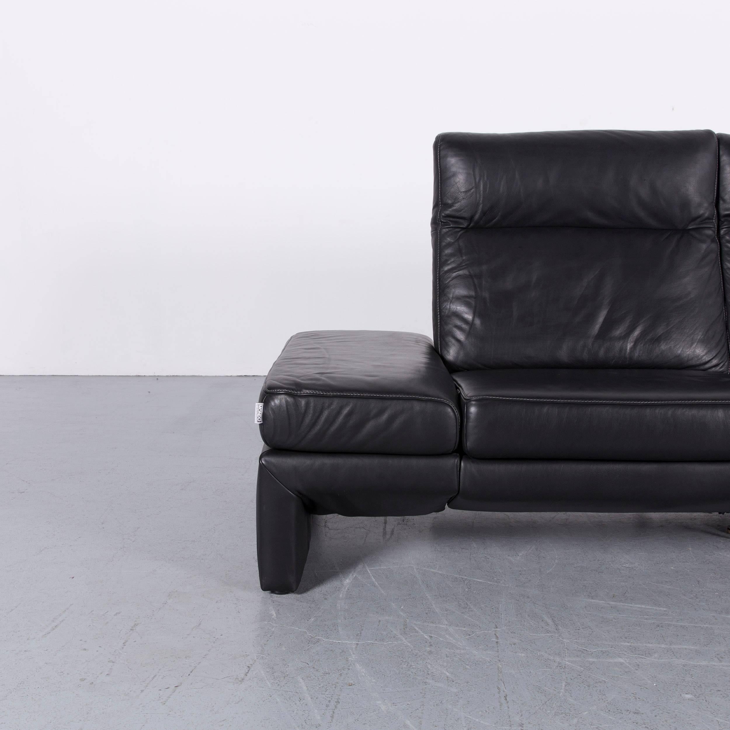 We bring to you an Mondo leather sofa black three-seat recliner.





























 